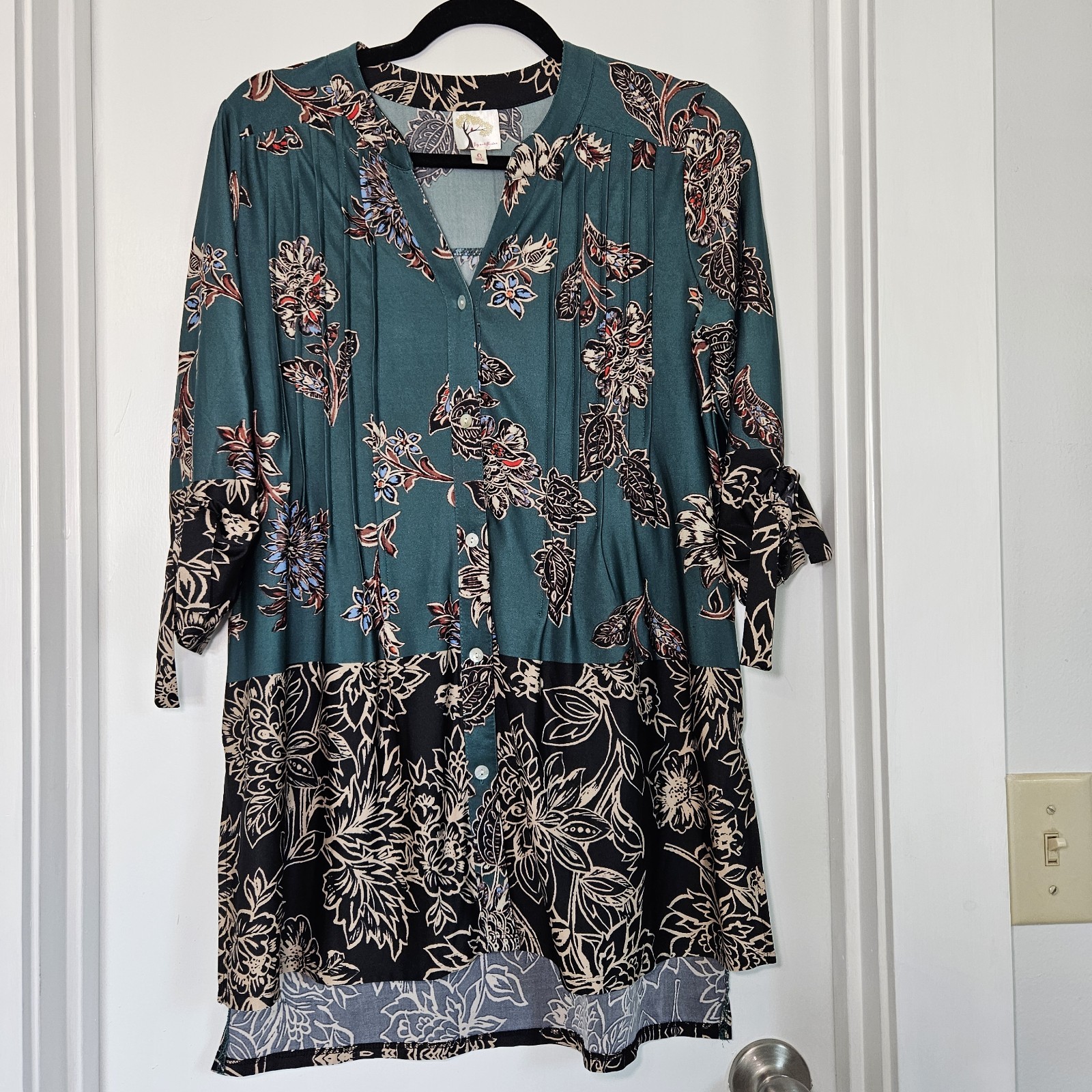Fig & Flower Tunic Top Blouse Size Small Teal Black Floral Boho Shirt