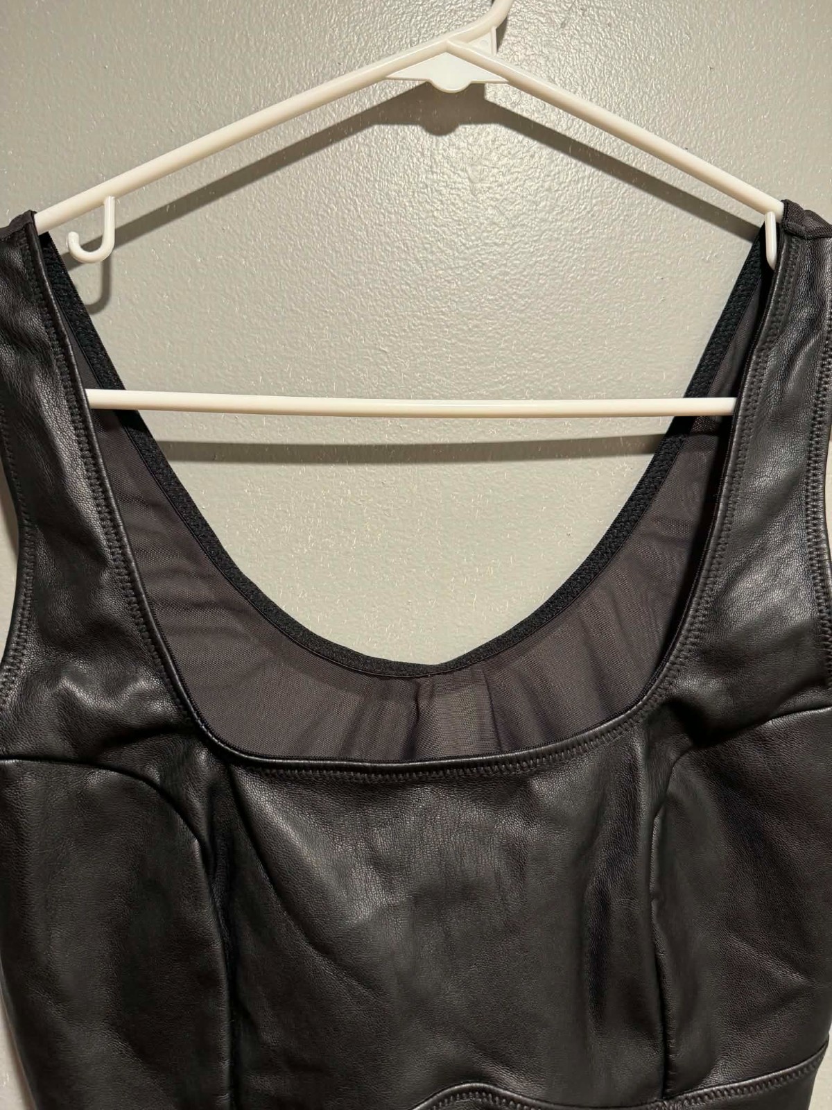 Colsie Faux Leather and Mesh Cropped Top Size Medium