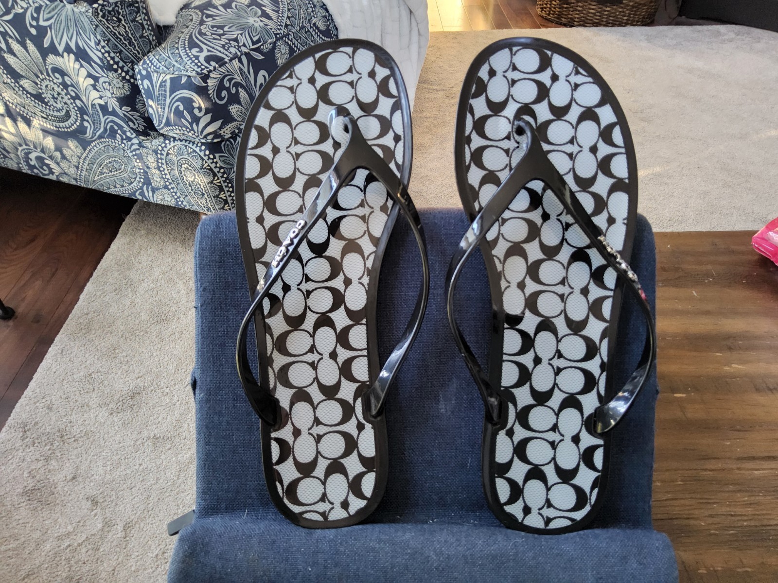 Coach Lyra Thong Sandals Womens 10B Black Logo Print Beach Pool Jelly Flip Flops