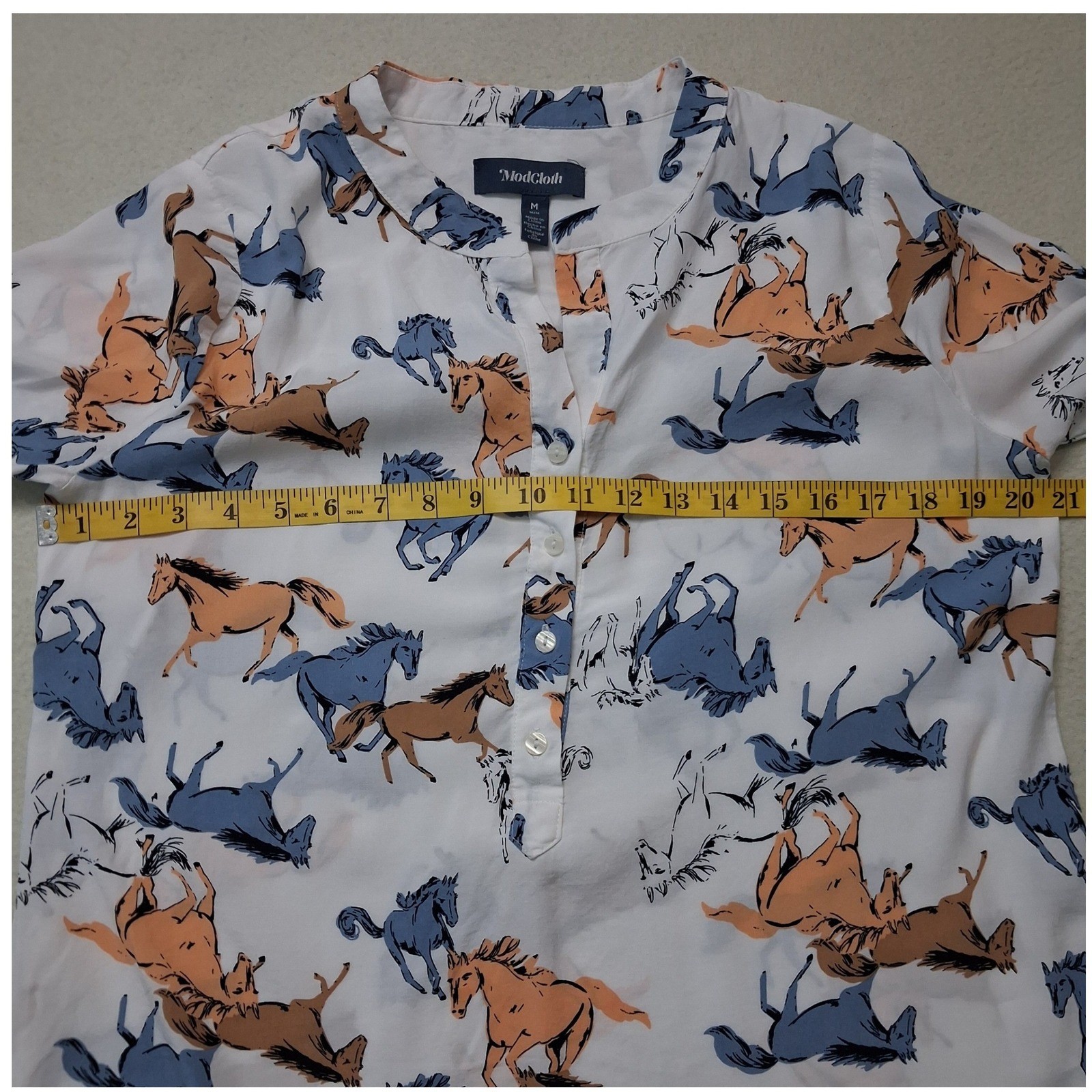 ModCloth Horse Print Blouse White Blue Tan Henley Long Sleeve Top Womens Medium