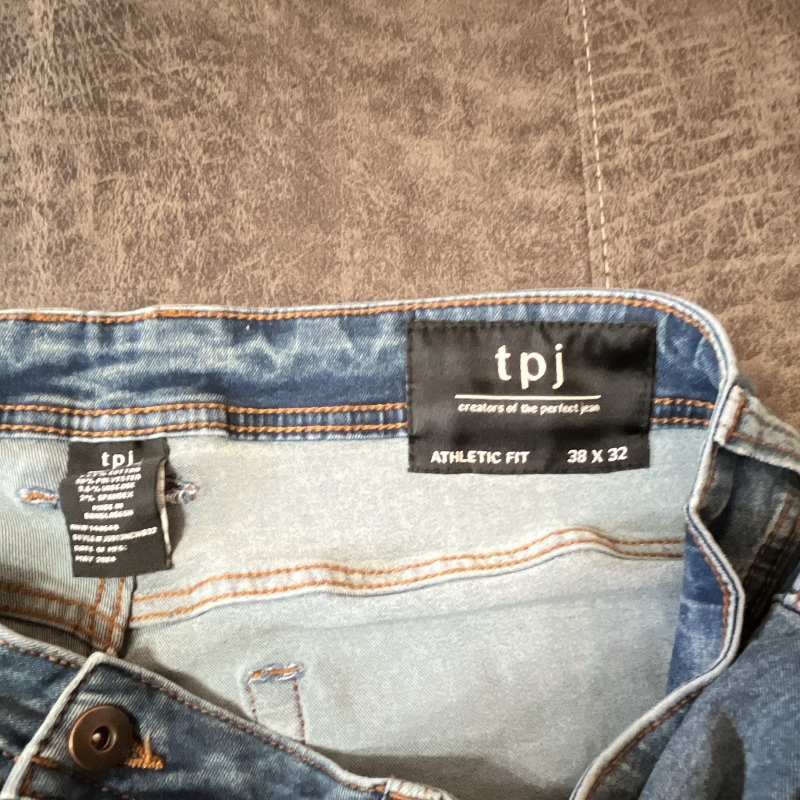 The Perfect Jean Men’s Athletic Fit Mid Rise Blue Faded Medium Wash Jeans