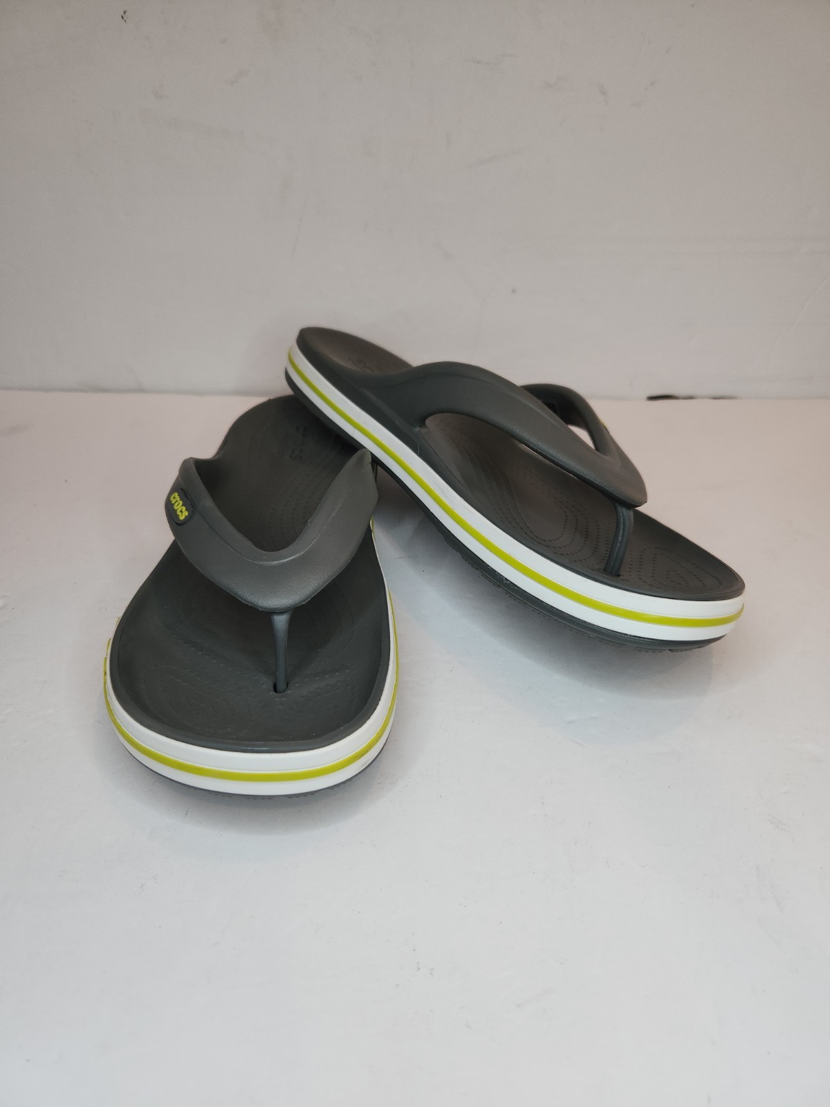 Crocs Bayaband Flip Flops Grey Grn Mens 7 Women 9 Unisex Sandals Iconic Comfort