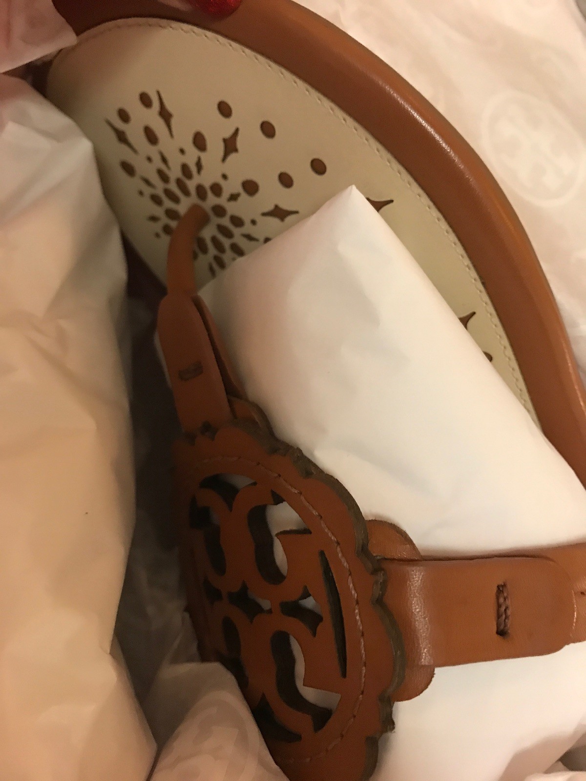 NIB Tory Burch Miller Leather Scallop Logo Flat Sandal Thong Tan/Cream $228