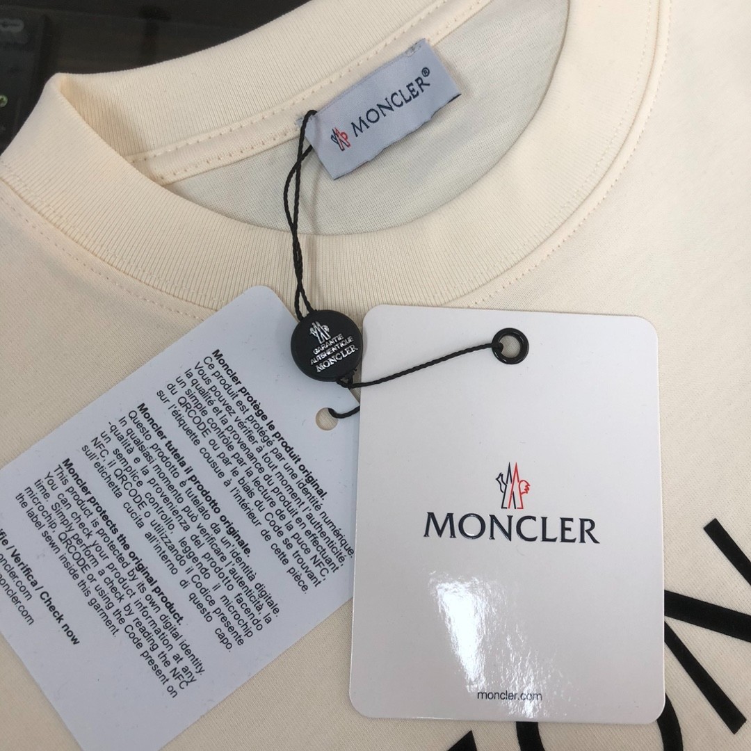 Moncler Unisex Oversized White Classic Crew-Neck Short-Sleeve Shirt M