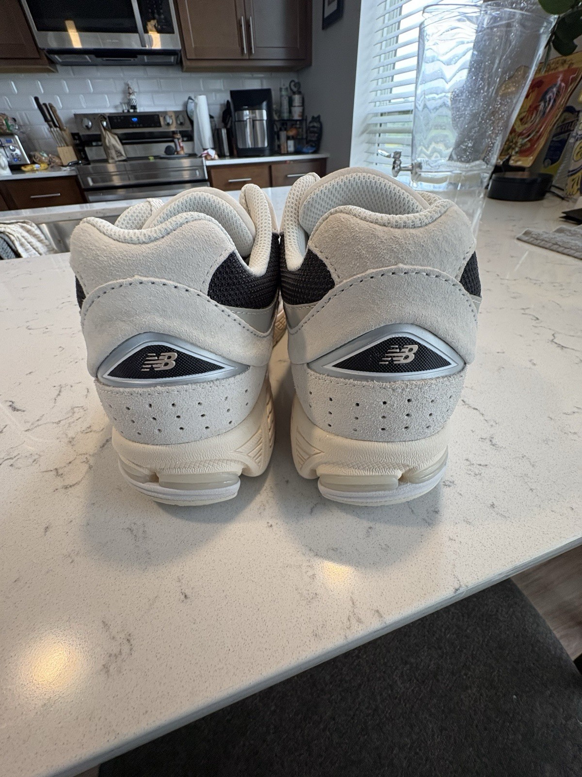 New Balance 2002R Men’s Size 7 Men’s Size 8.5 Sneakers With Box U2002RN