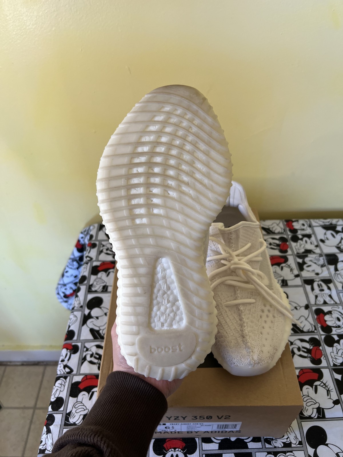 SIZE 6.5 – Adidas Yeezy Boost 350 V2 ‘Bone’ / USED WITH BOX