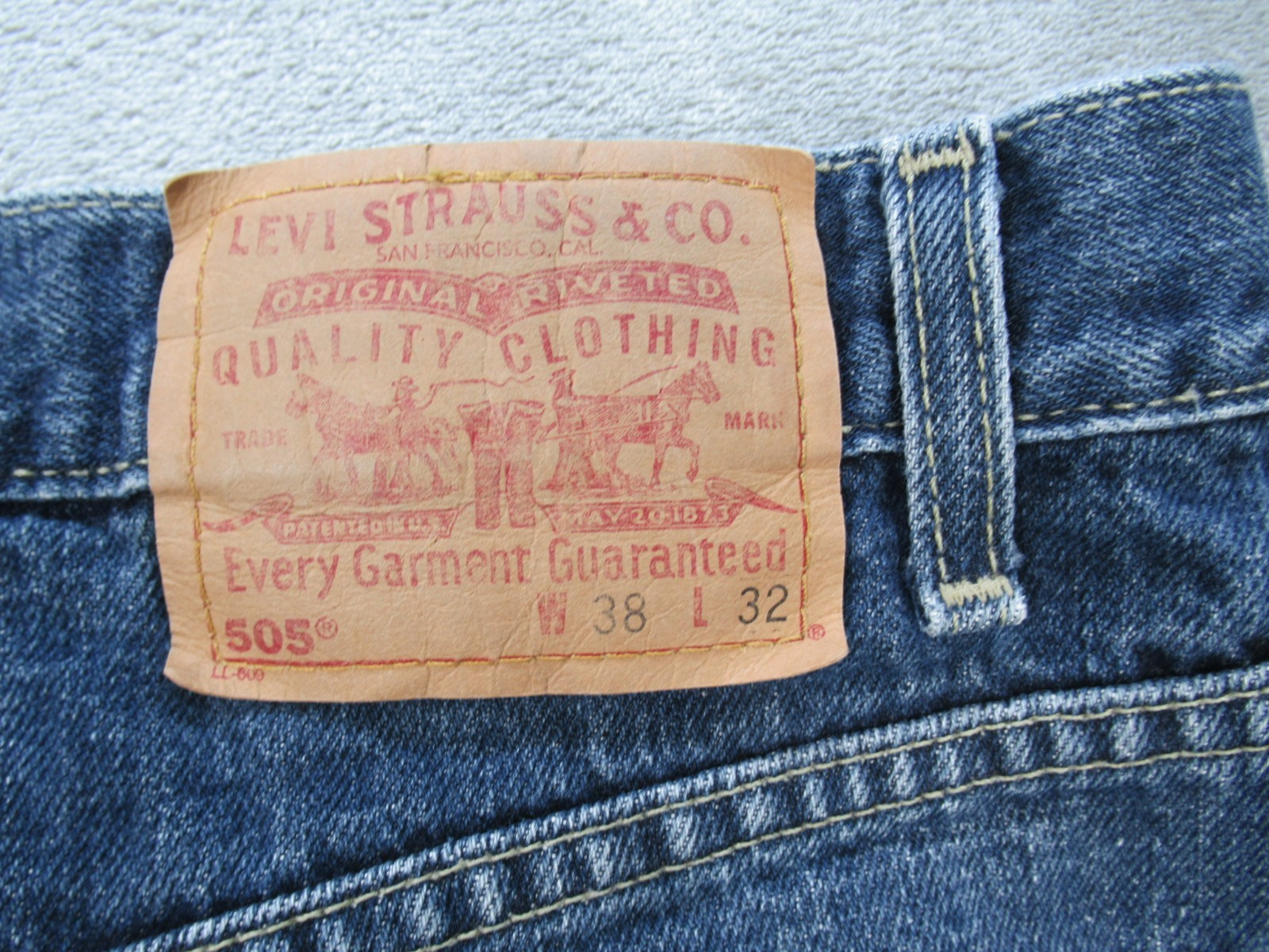 Vtg Levis 505 Jeans Mens 38×32 (Fits 34×31) Straight Leg Blue Fly Zipper