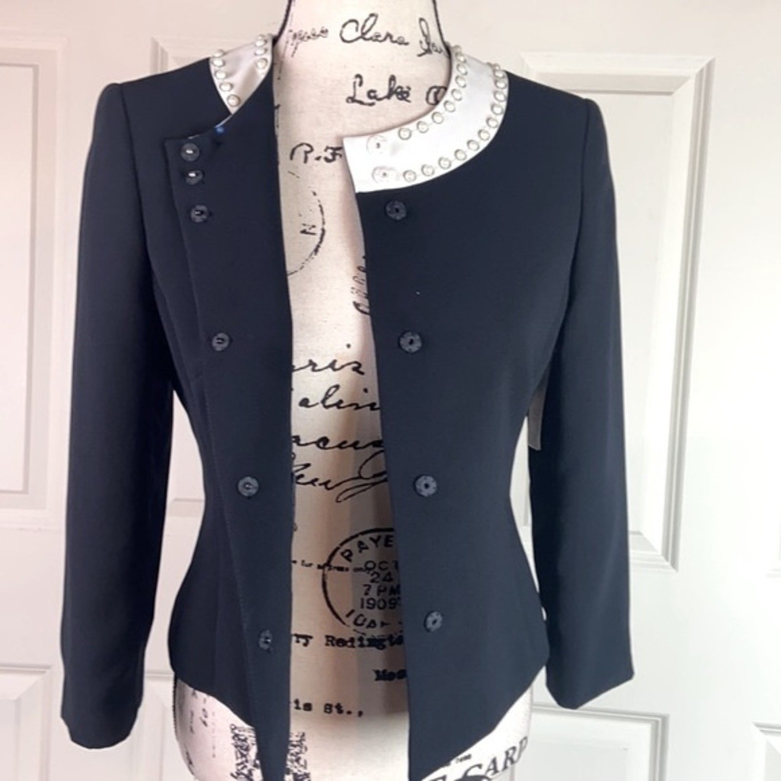 NWT Tahari Arthur S. Levine Pearl Neck Black Blazer