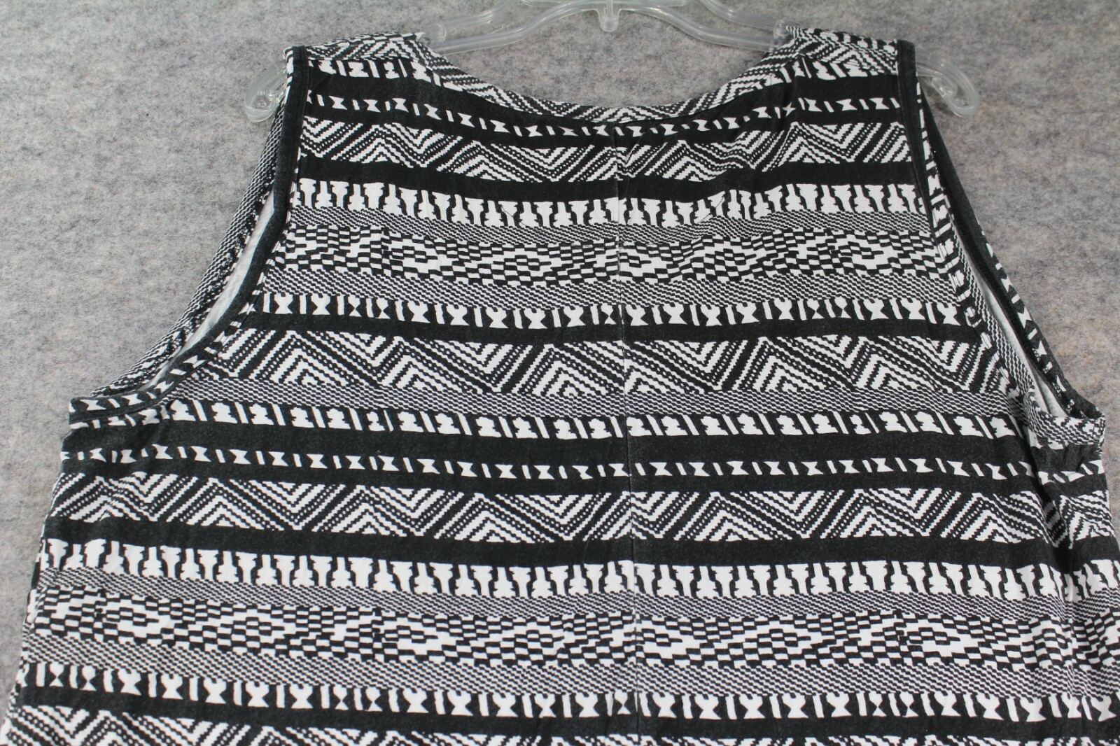 LabelBe Tank Top Sz 16 Black White Long Side Slit Aztec Pullover Stretch Comfort