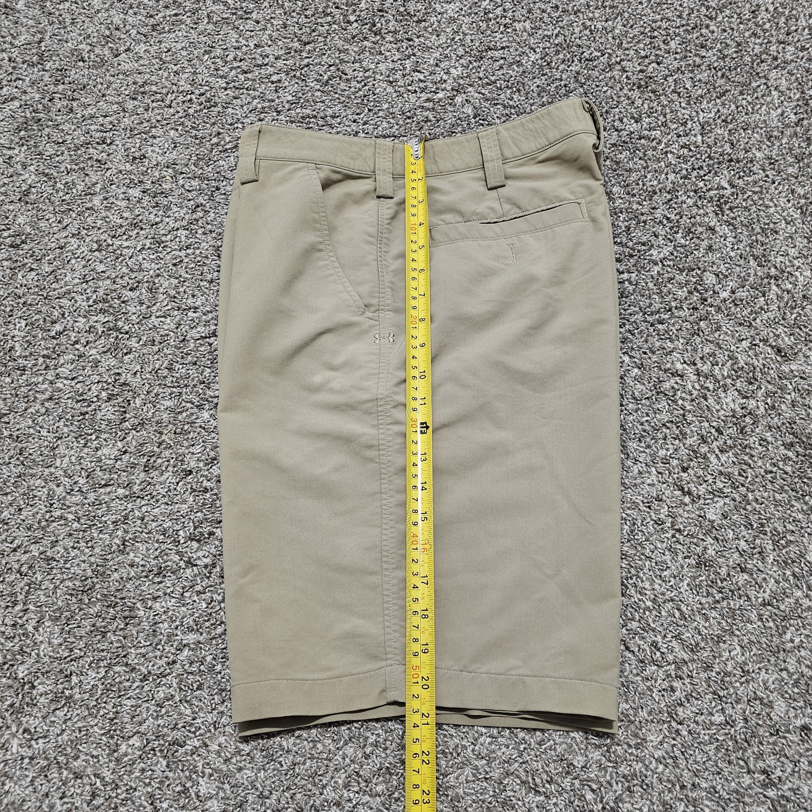Under Armour Men’s Size 34 Golf Hiking Walking Shorts Beige Tan
