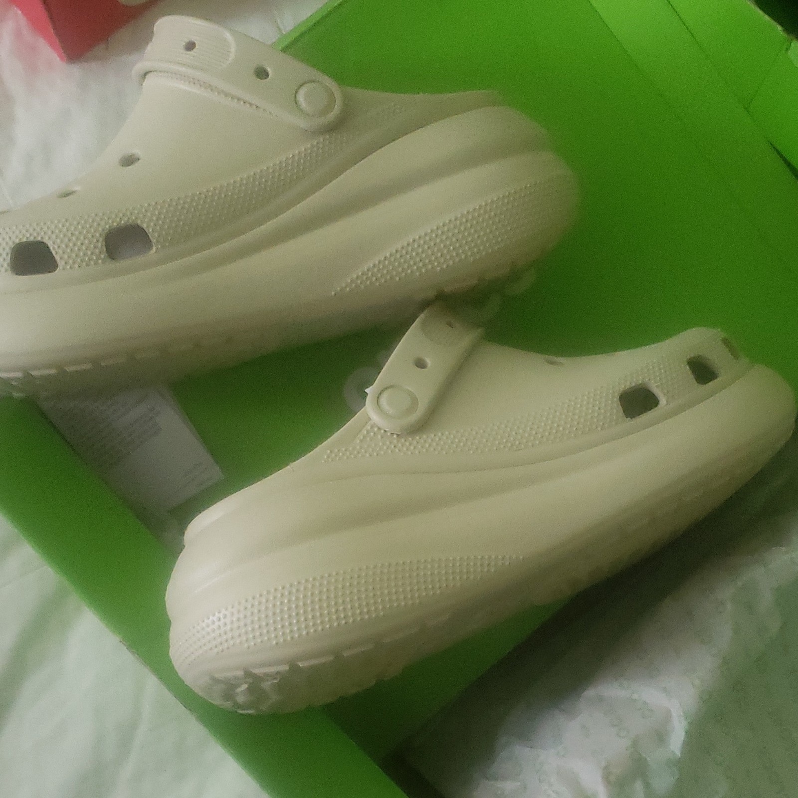 Crocs Classic Crush Clog Bone Slip-On Clogs M8/W10 Round Toe Logo