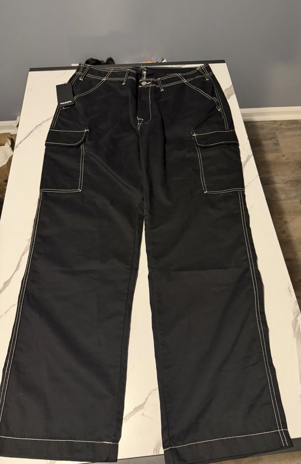 True Religion Men’s Black Cargo Pants 36 Flat Front Button Cargo Pockets Logo