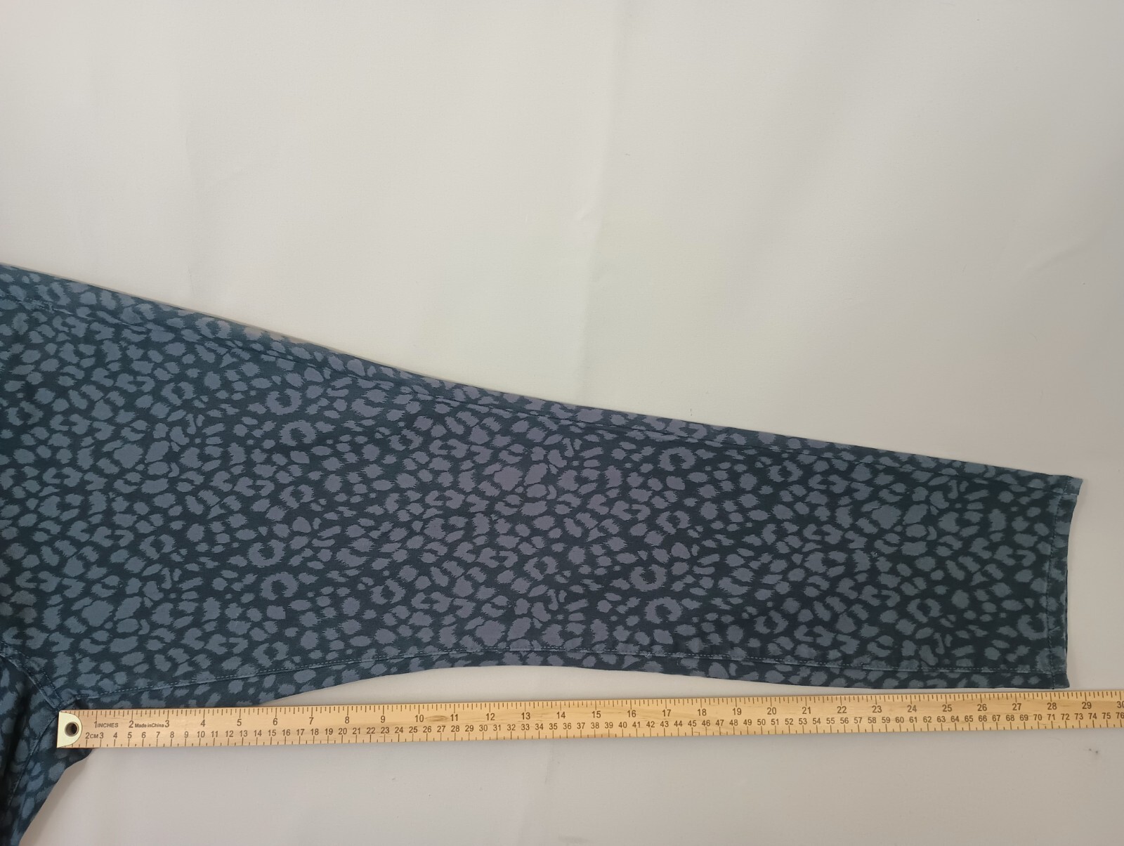 Old Navy Rockstar Womens 18 Reg Denim Jeans Black Gray Spotted Animal Pants