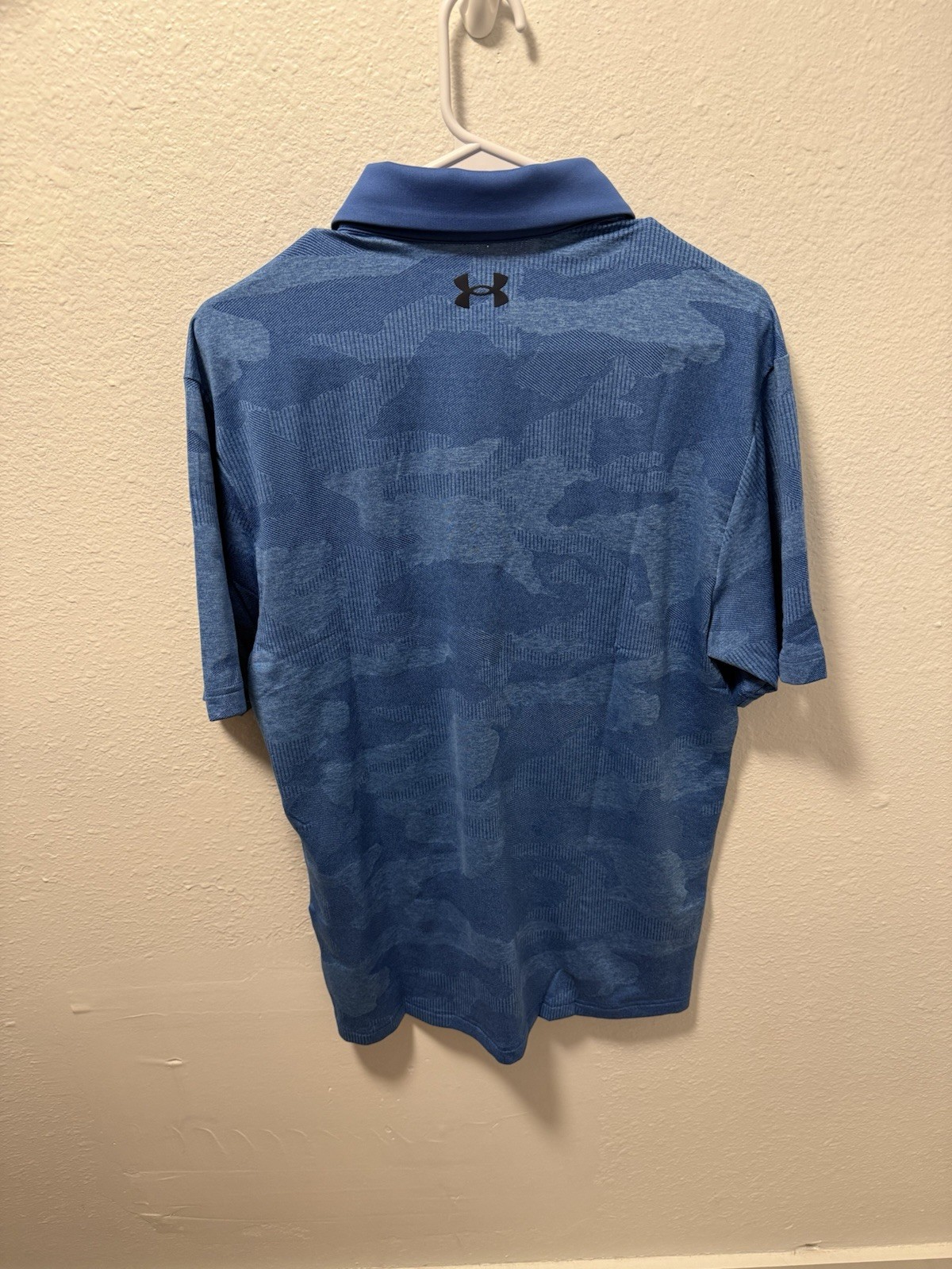 Under Armour Men’s Playoff 2.0 Camo Jacquard Polo In Oxford Blue. Short-Sleeved.