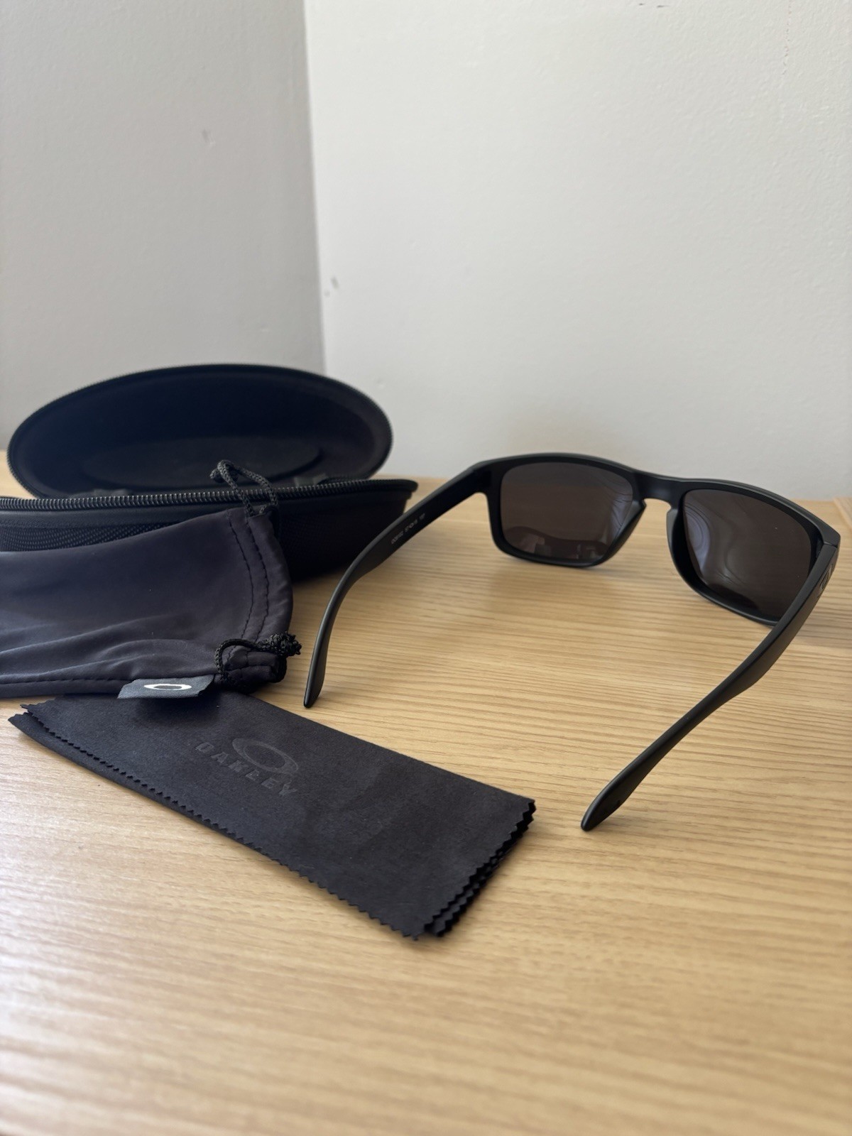 Oakley Holbrook Sunglasses Polarized Black/Black, 57-18-137