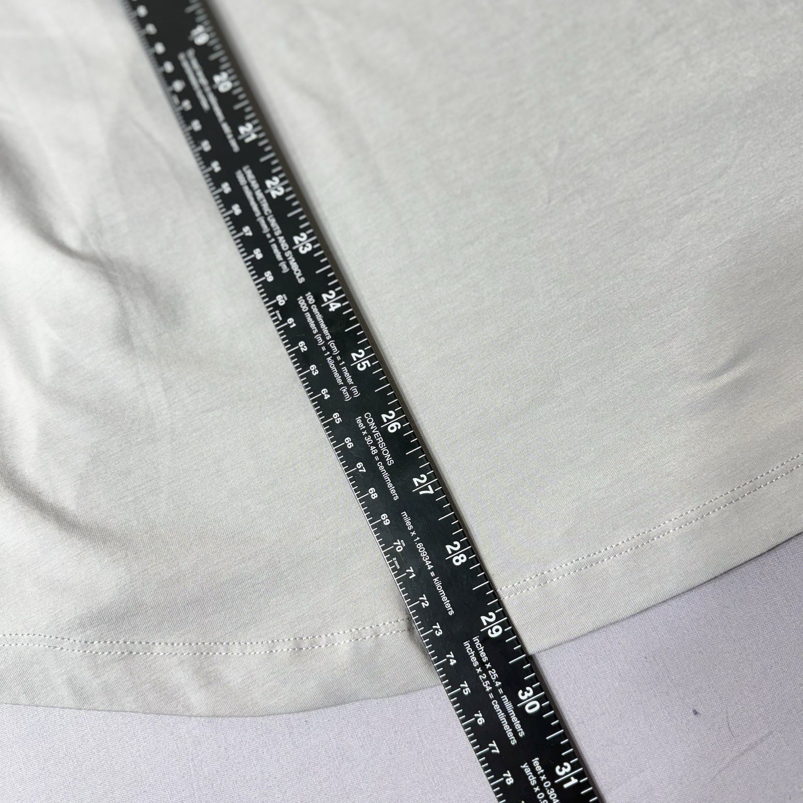 CUTS Curve-Hem Men’s White Solid Crew Neck Short Sleeve T-Shirt Poly Blend L