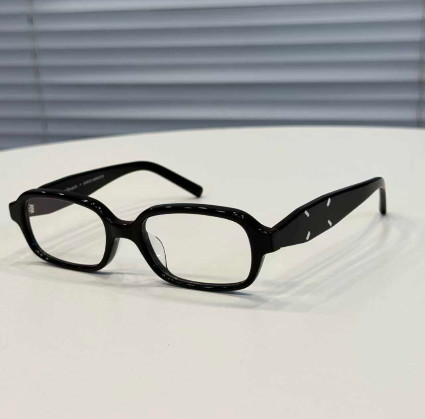 Gentle Monster Maison Margiela MM210 01 Oval sunglasses Black/Clear