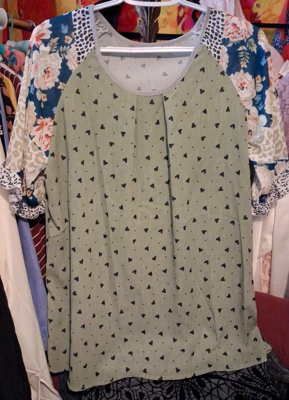Boho Style Blouse Size M Hearts and Flowers 3/4 Sleeve Pullover