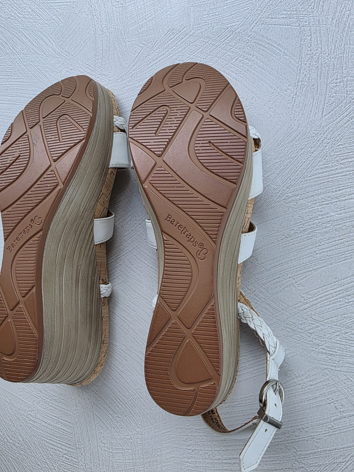 BareTraps White Mairi Wedge Sandals with Multi-Strap Size 9.5M Summer Boho