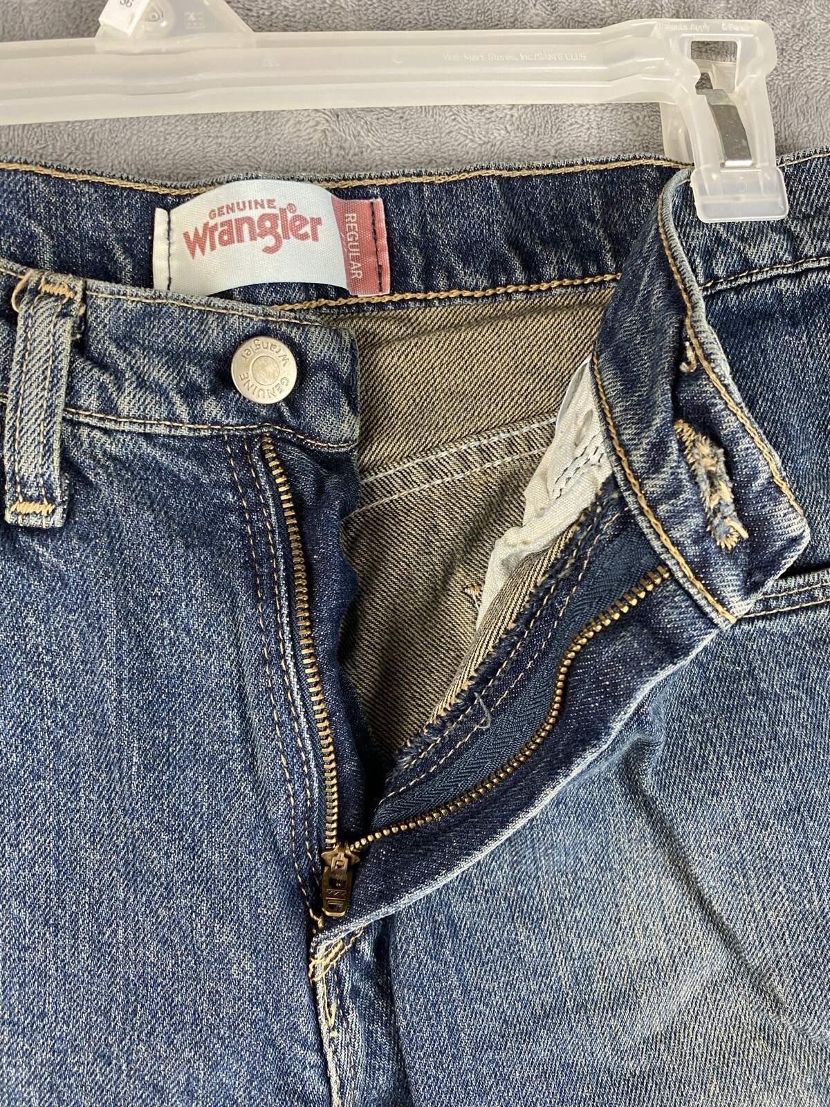 Genuine Wrangler Men’s Regular Fit Blue Jeans Size 29 x 30 (measured 28 x 28.5)