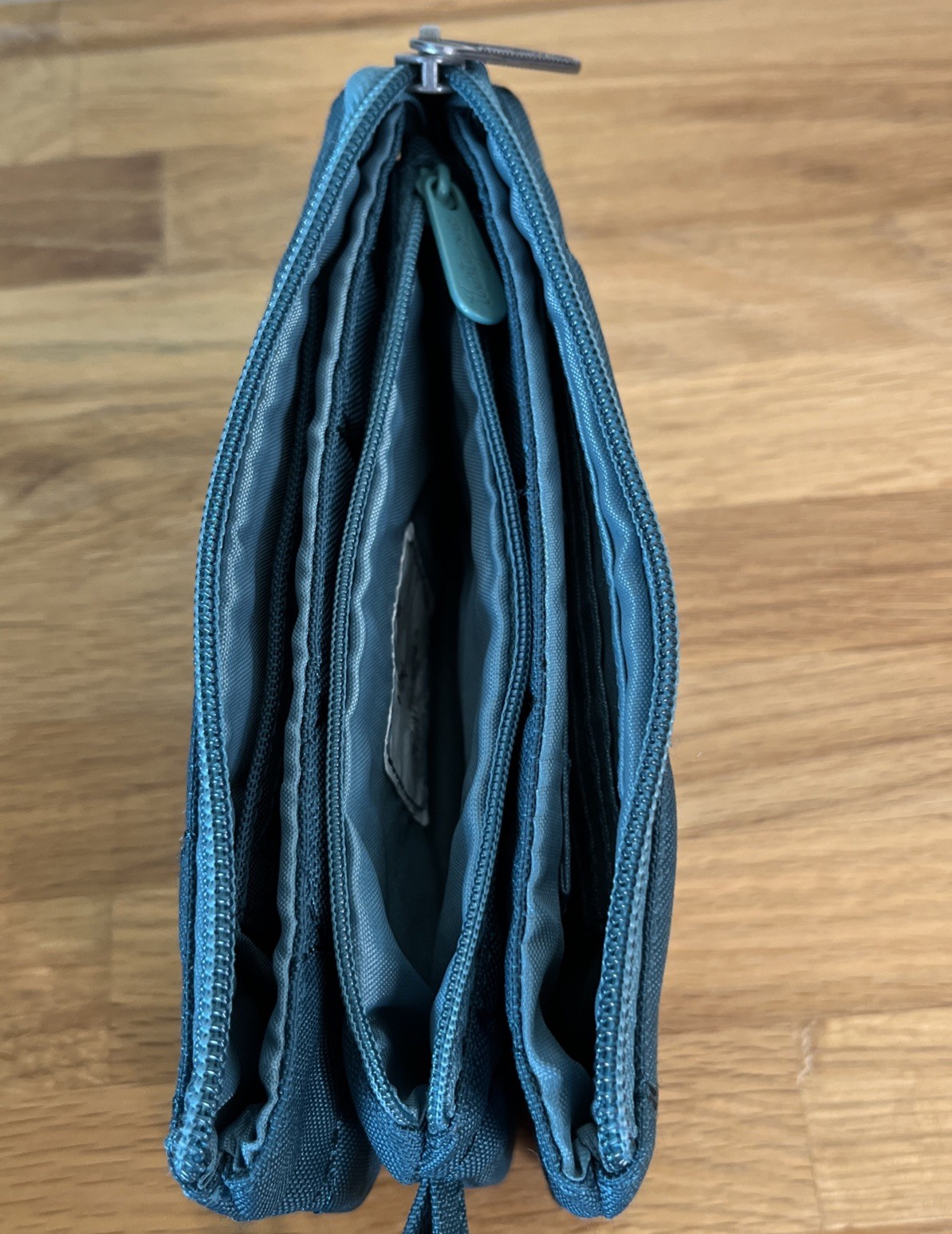 Thirty One Vary You Teal Wristlet