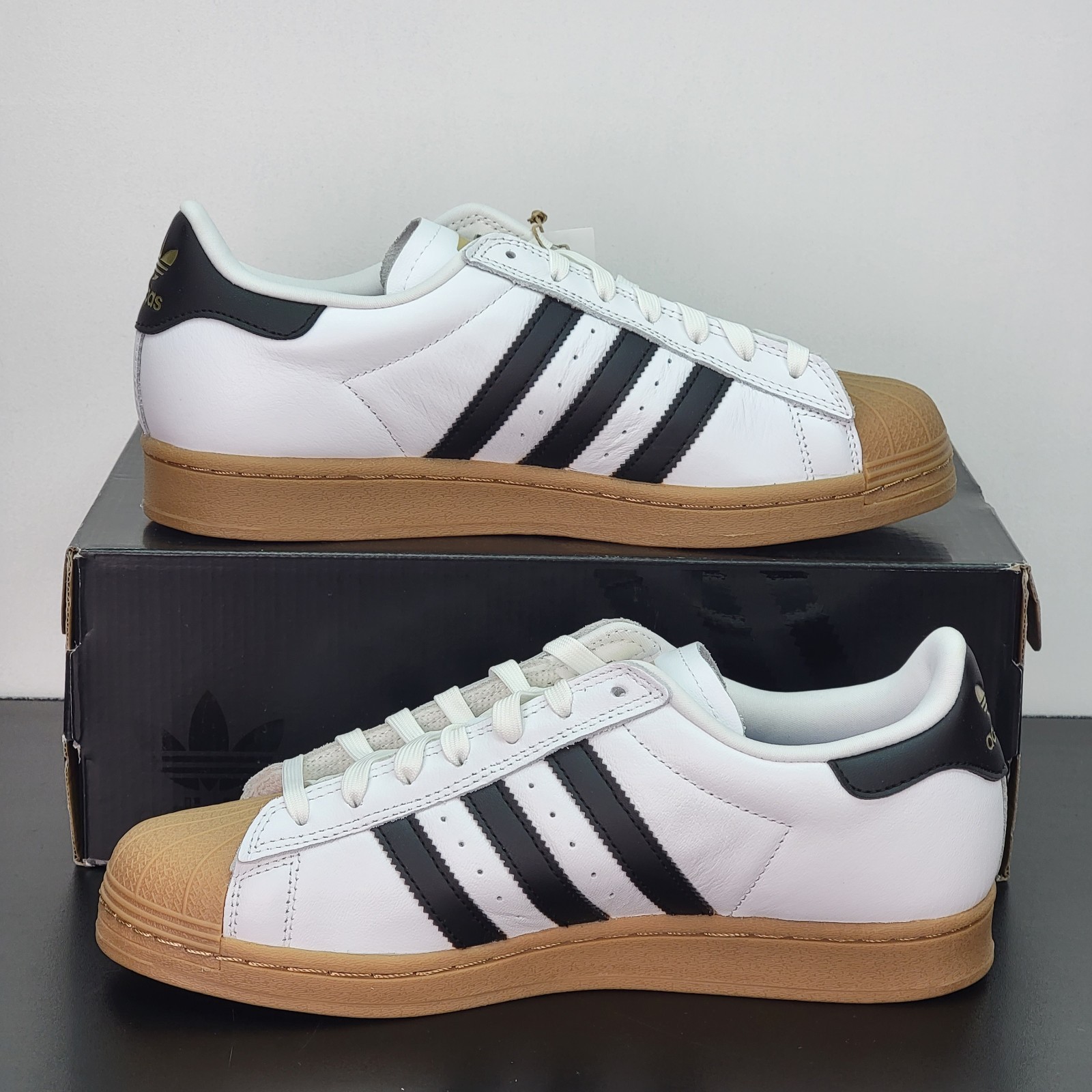 Adidas Superstar Men’s Size 9 Athletic Shoes White Black Casual Sneakers