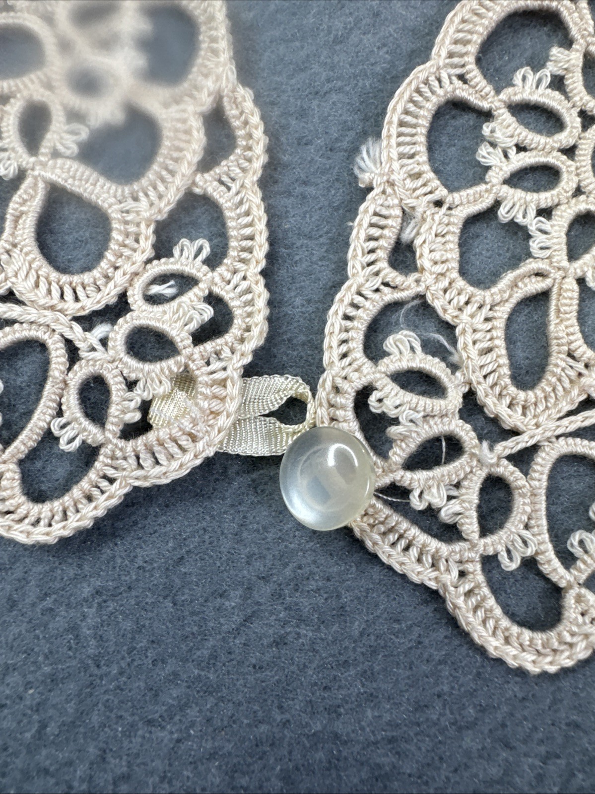 Vintage Tatted Lace Collar Cotton Floral Medallion Hong Kong Button Close