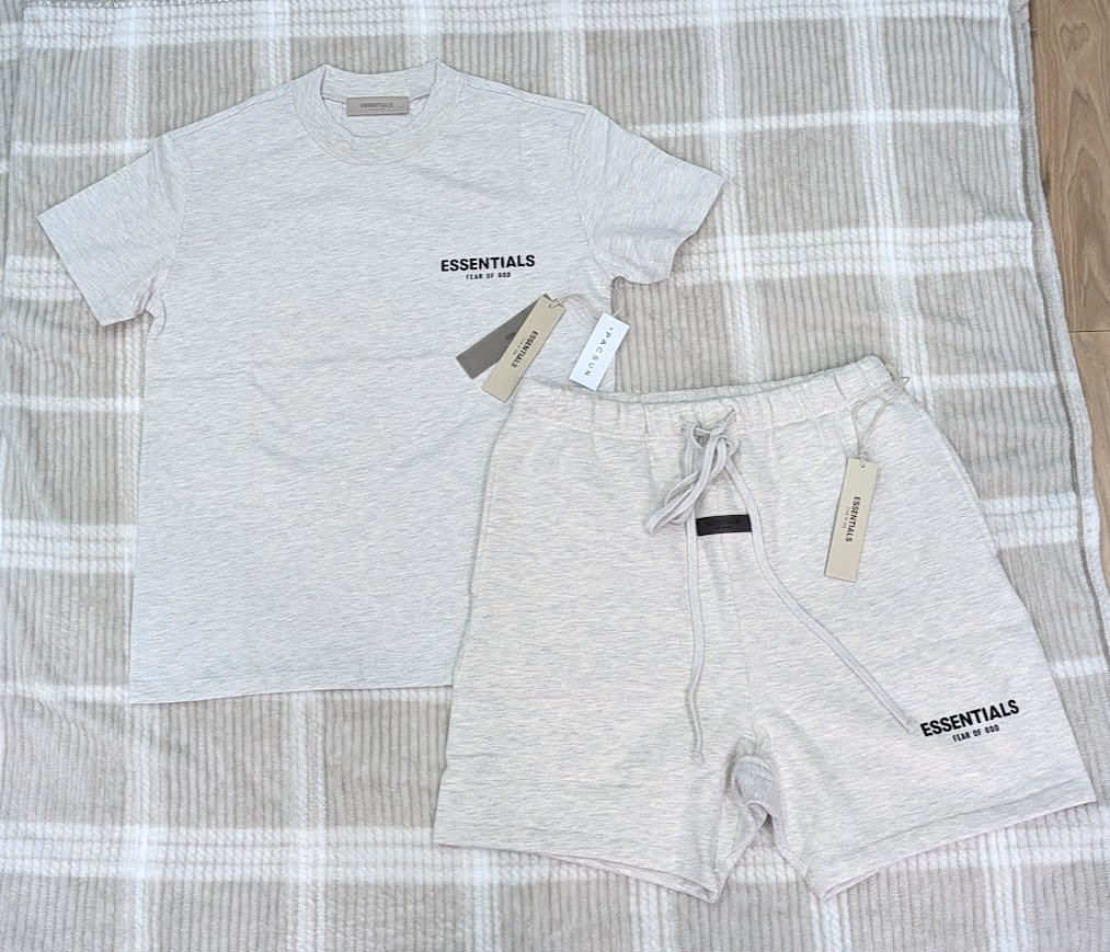 Fear of God Essentials T-Shirts & Shorts Oversized M Size Set Light Oatmeal SS22