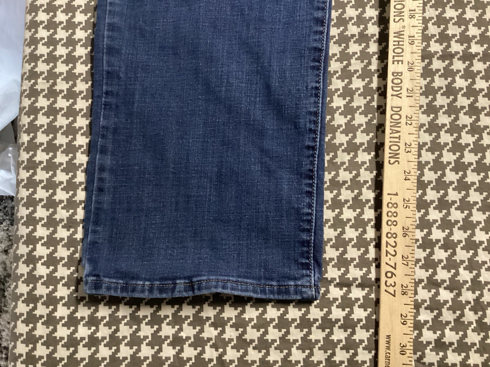 Levis Jeans Womens 26W M Blue Denim Classic Straight Leg Dark Wash