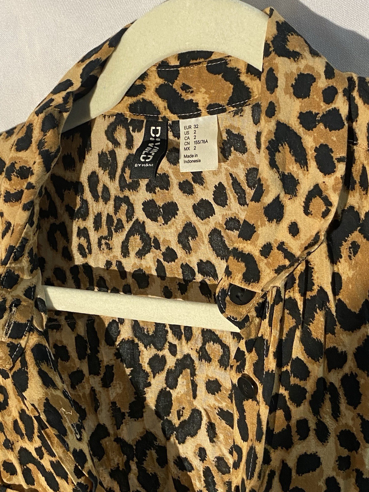 DIVIDED H&M Womens Size 2 Leopard Print Button Down Shirt Long Sleeve