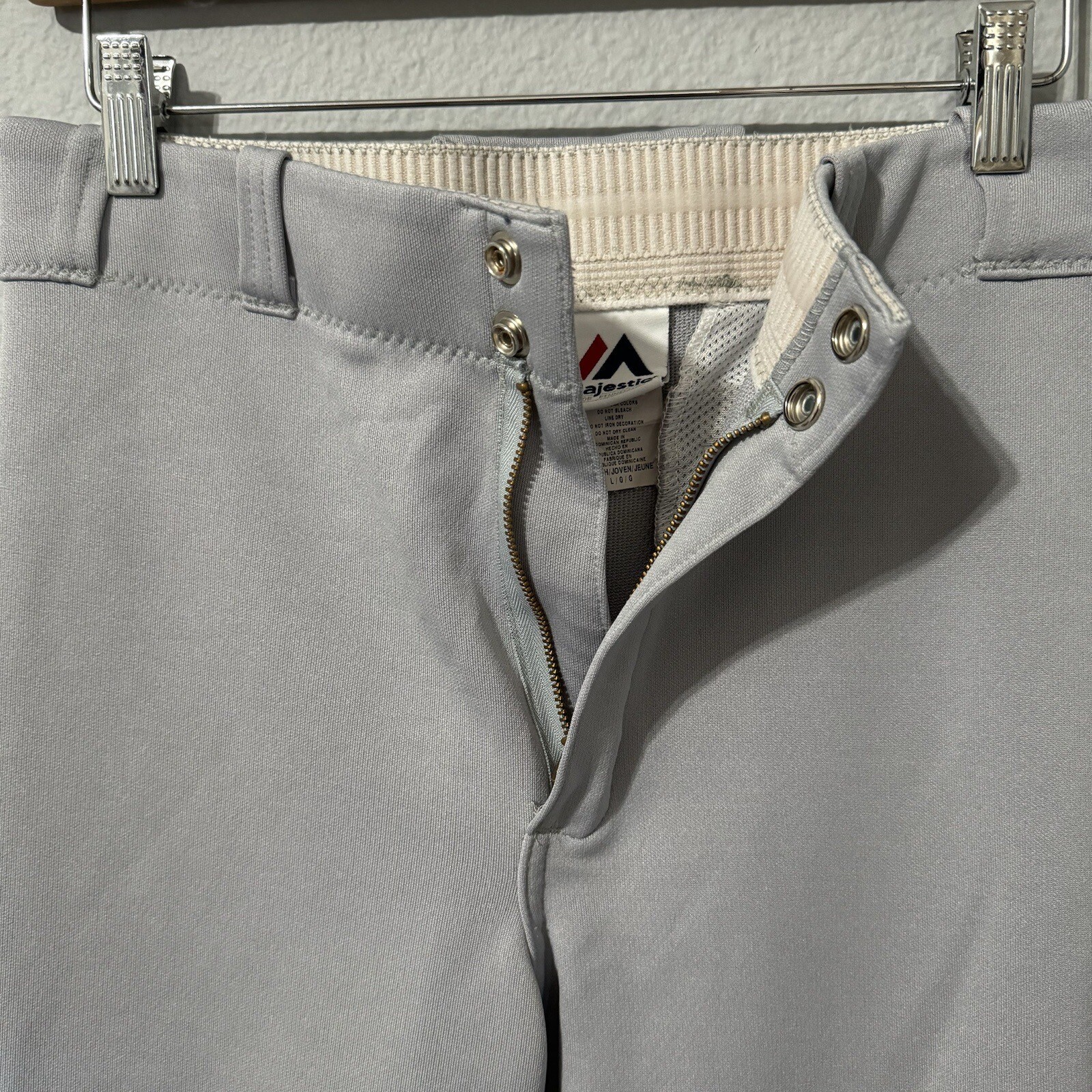 Majestic Unisex Youth Light Gray Baseball Shorts Size L Sporty Athletic Outfit