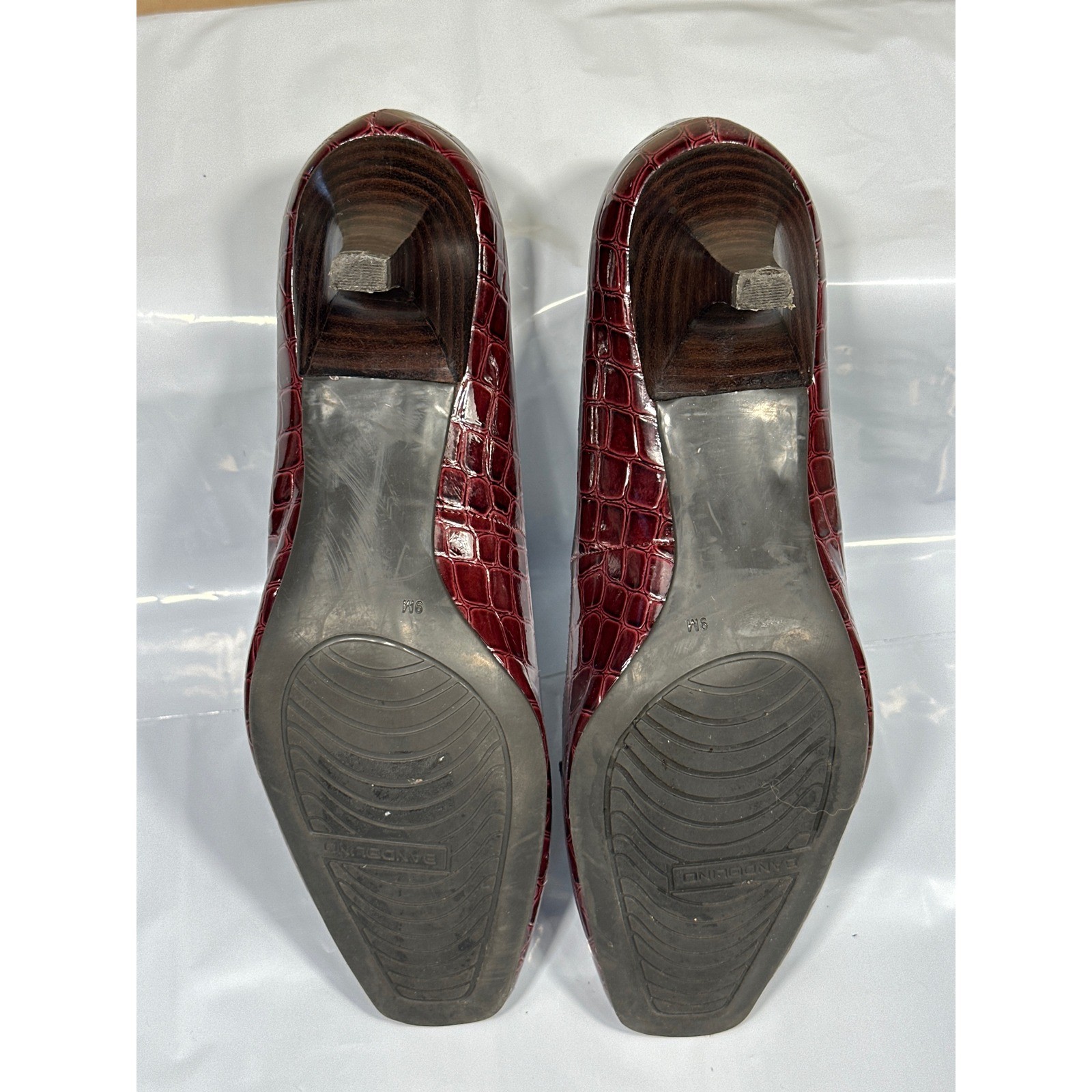 Bandolino Vintage Pumps Women 9M Burgundy Croc Embossed Patent Kitten Heel Excel