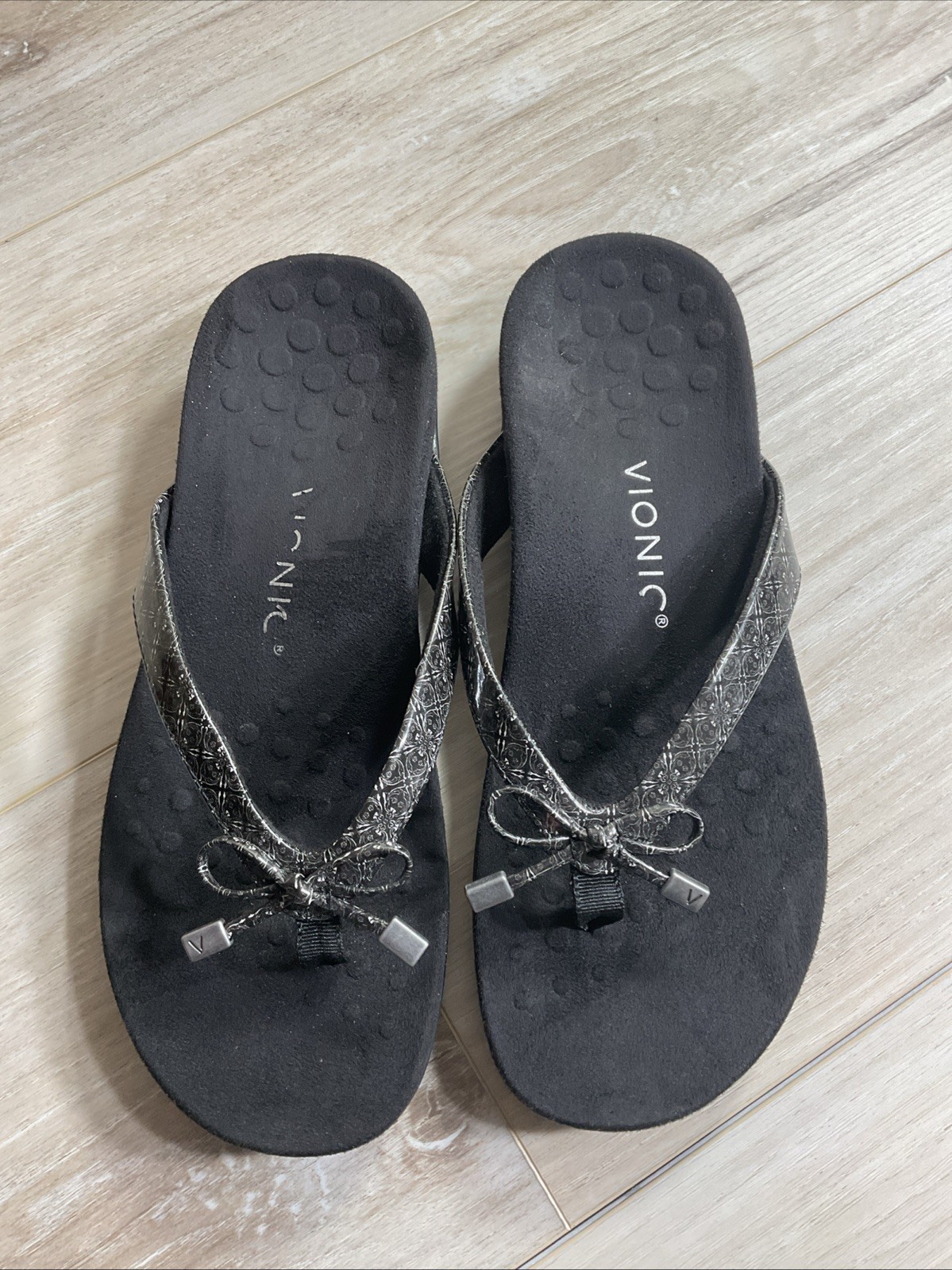 Vionic Bella II Comfort Thong Sandals Womens 8 Black Tile Bow Shoes Flip Flops