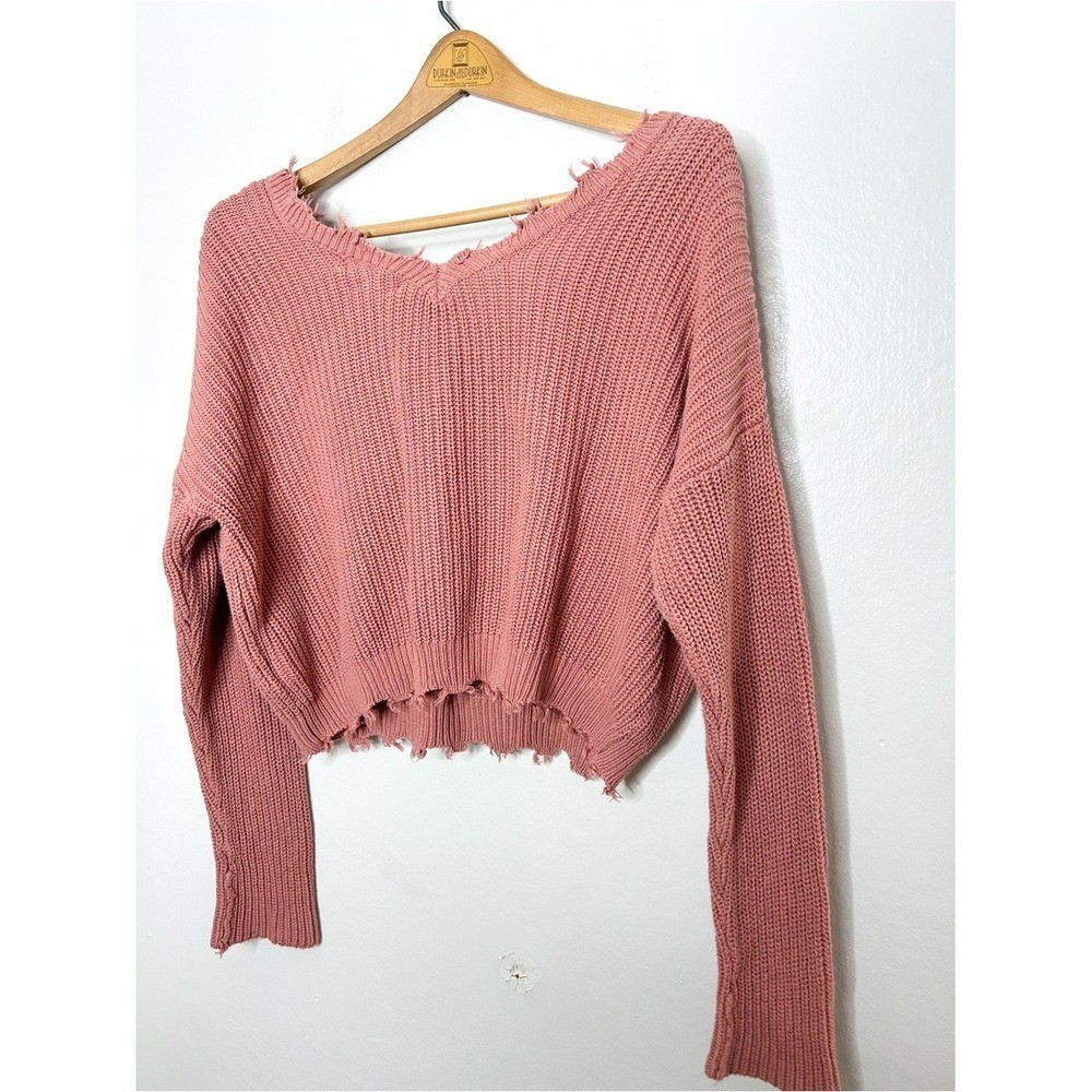 Moon & Madison Distressed Raw Edge Cropped V Neck Knit Sweater Salmon Pink M