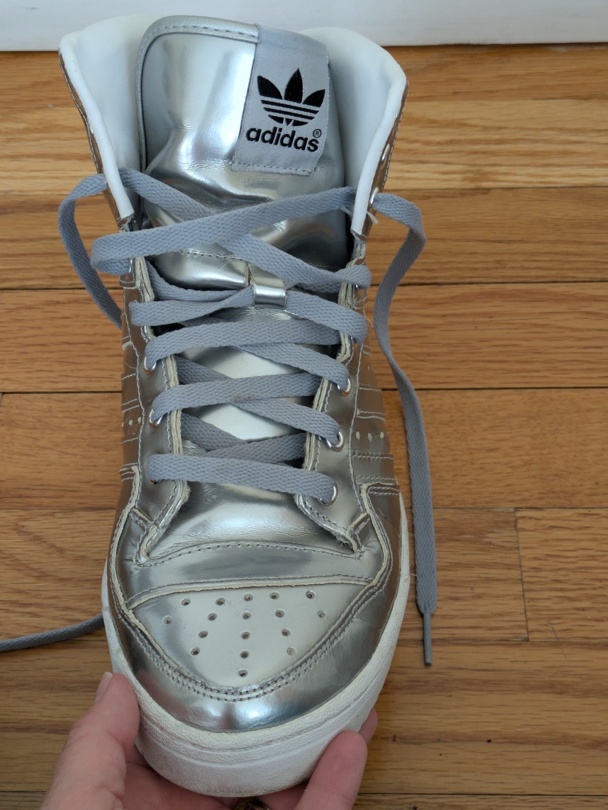 Adidas Jeremy Scott ” Missing Wings” Metallic Silver S77798 Size 8.5 US Sneakers