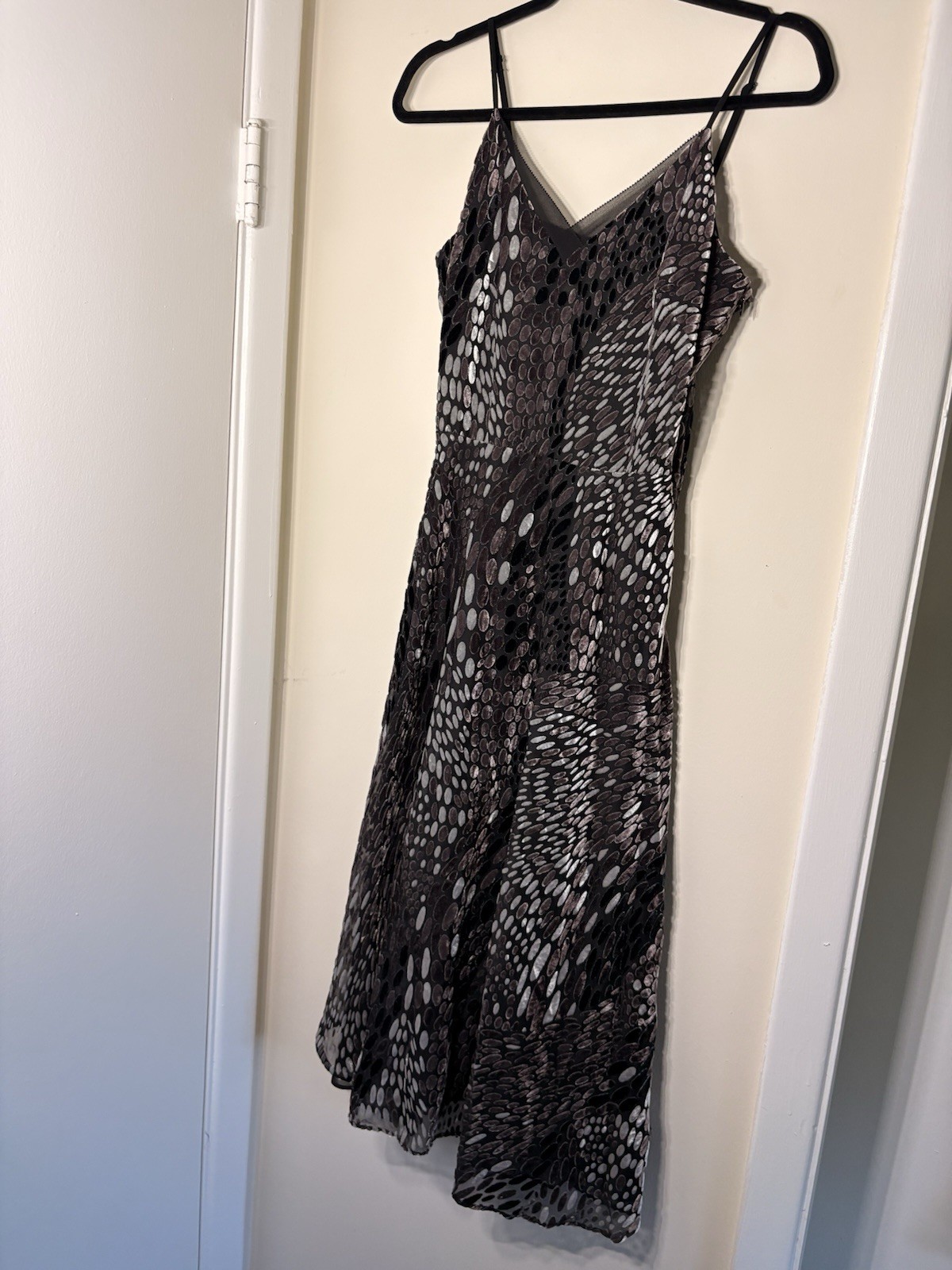 White House Black Market Animal Print Chiffon V-Neck Midi Dress Lined Sz 4