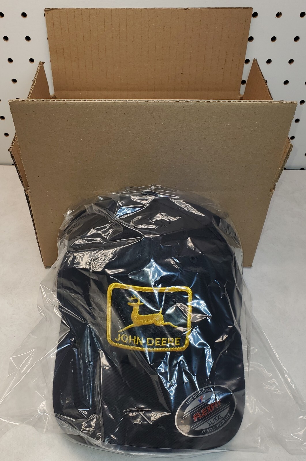 XXL / John Deere Patch Flexfit 6277 Combed Cotton Black XL/XXL 7 1/2″ – 8″