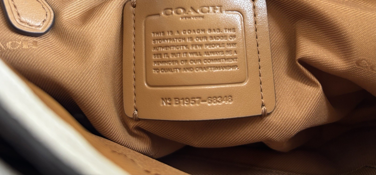Coach Beige Pebbled Crossbody Bag Turnlock Zip Top Handle Detachable Strap