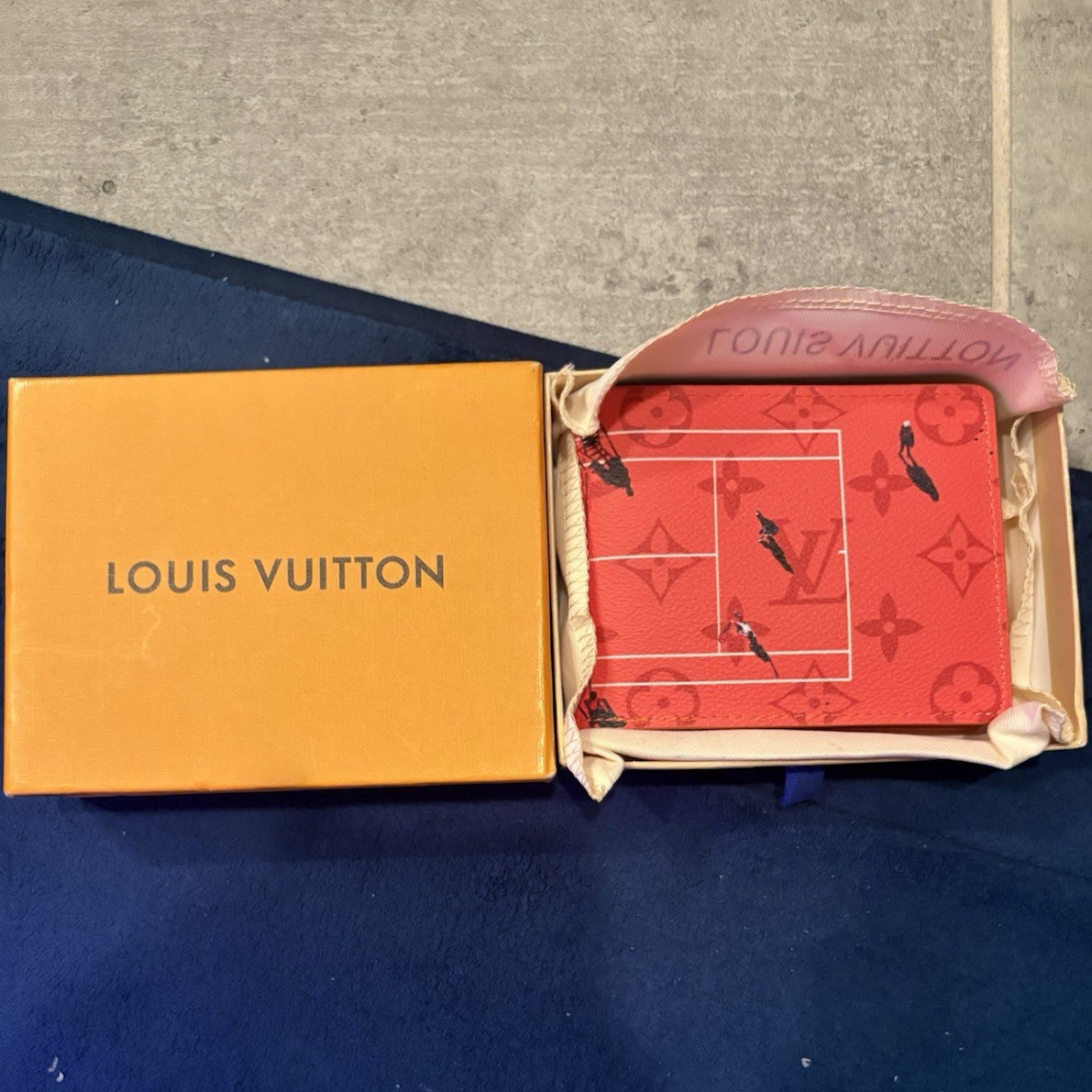 Louis Vuitton Red Monogram Bifold Men’s Wallet, Credit Card Holder, Logo