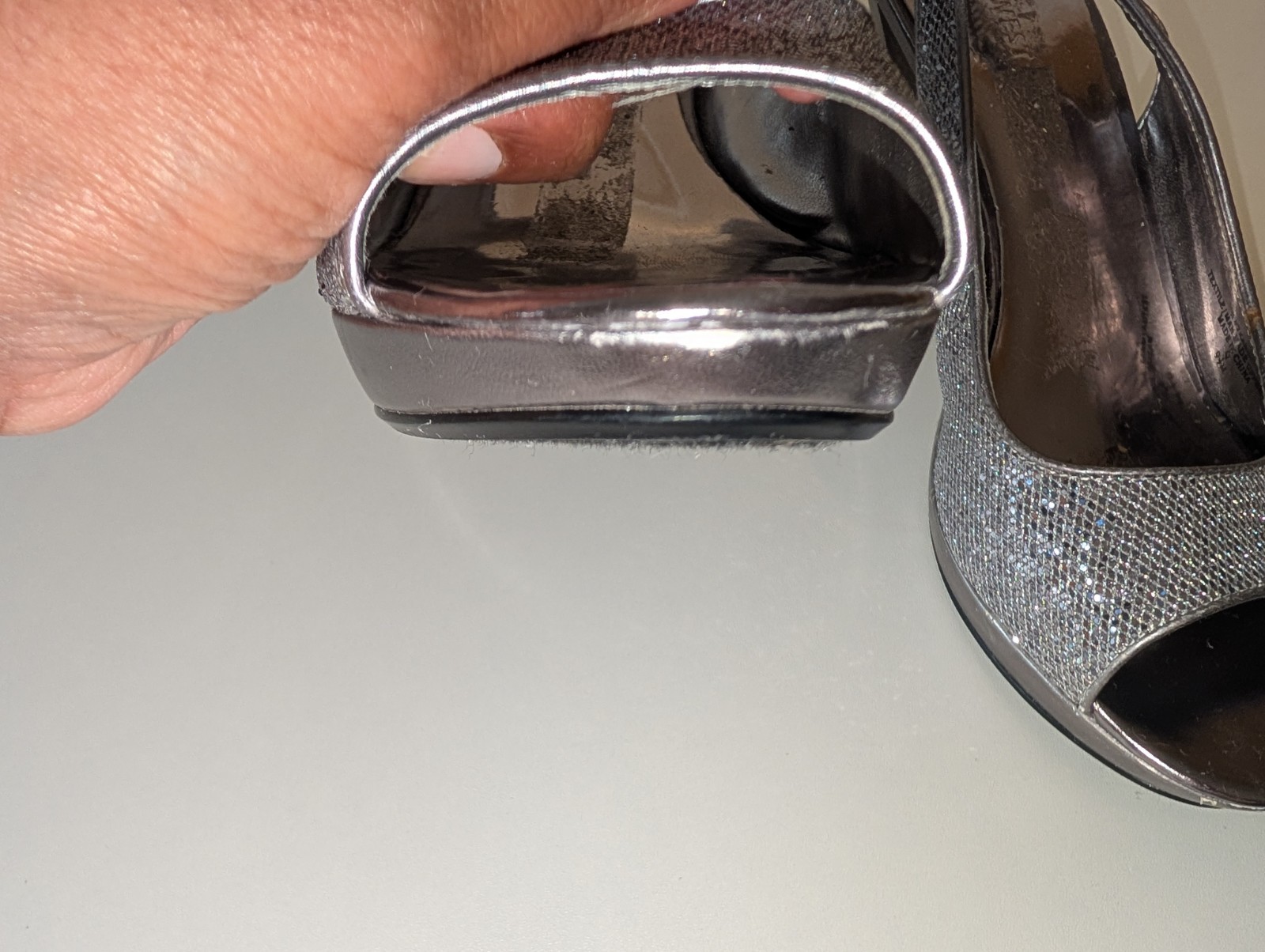 Nine West Sharina Silver Glitter Slingback Peep Toe Heels Size 9.5M Evening Shoe