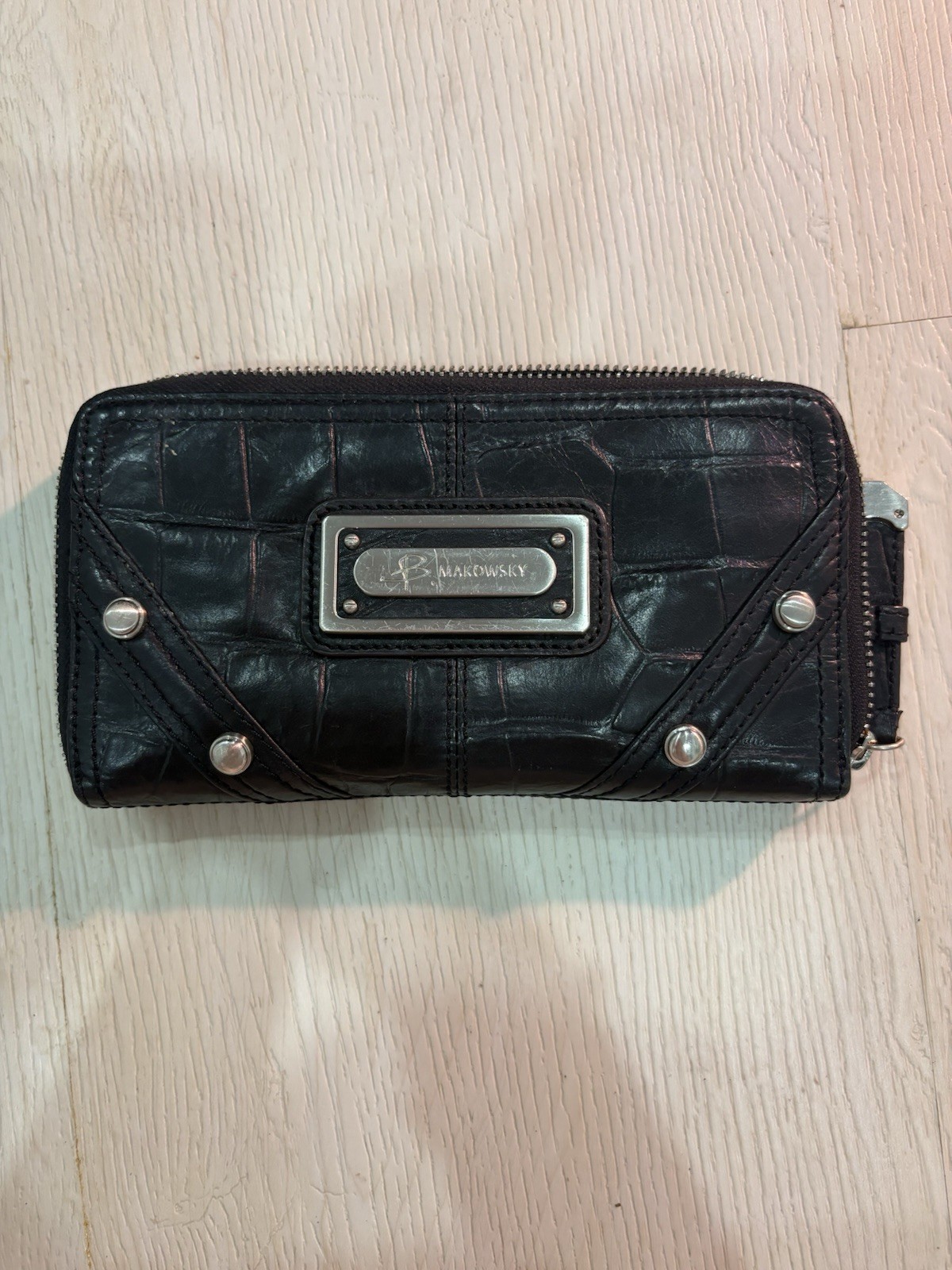 B. Makowsky Black Leather Zip-Around Wallet Accordion 4×8 Inches