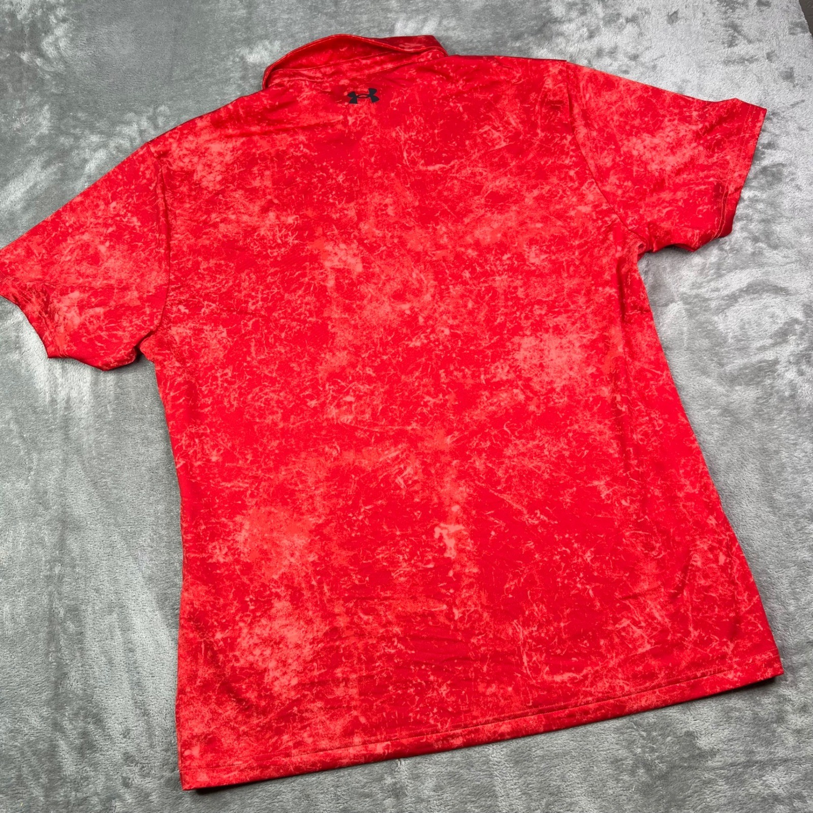 Under Armour Playoff Golf Polo Shirt Mens 2XL Red Marble Print Loose Fit Stretch