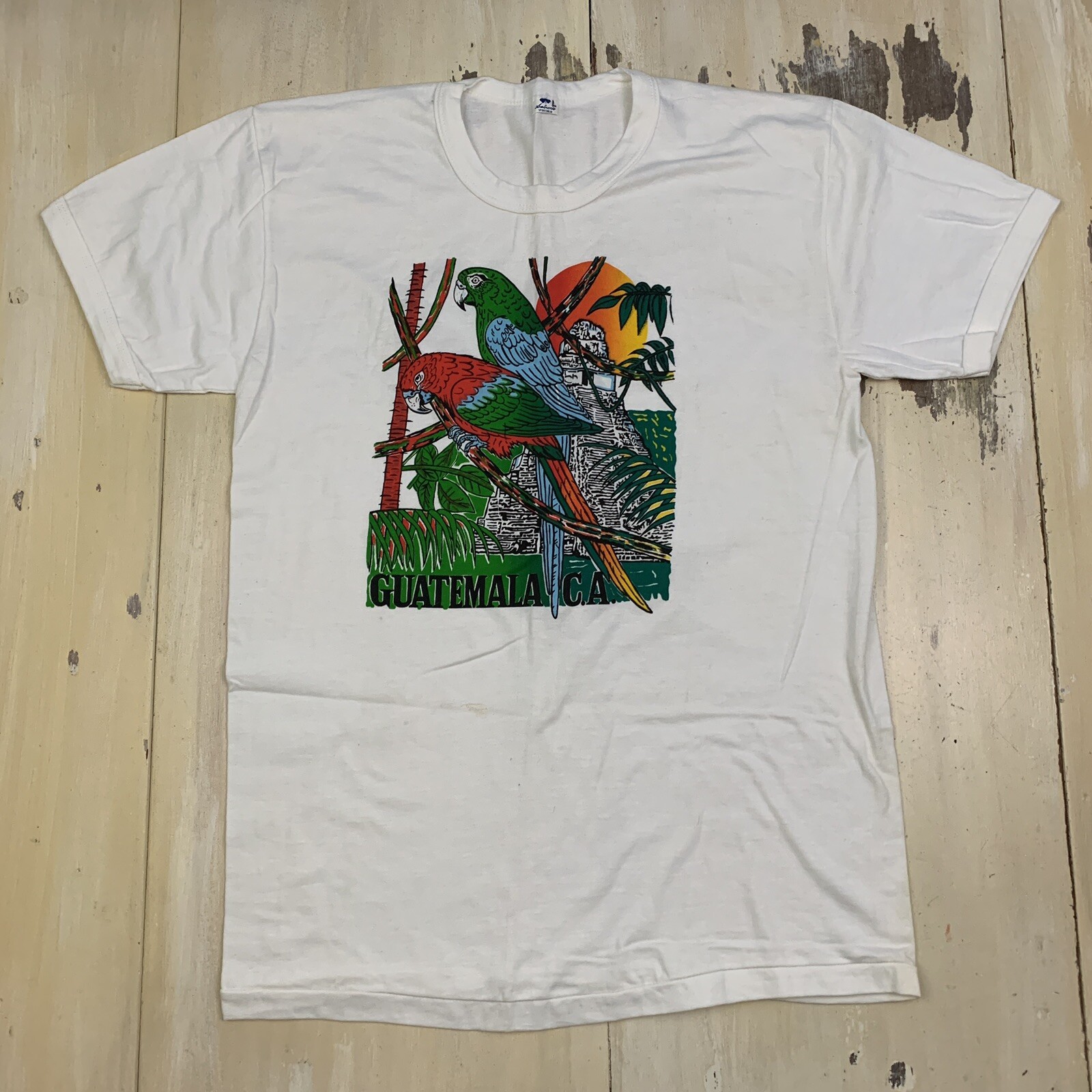 GUATEMALA NWOT Vtg White Parrot Jungle Tikal Pyramid Ruins T-Shirt, Mens MEDIUM