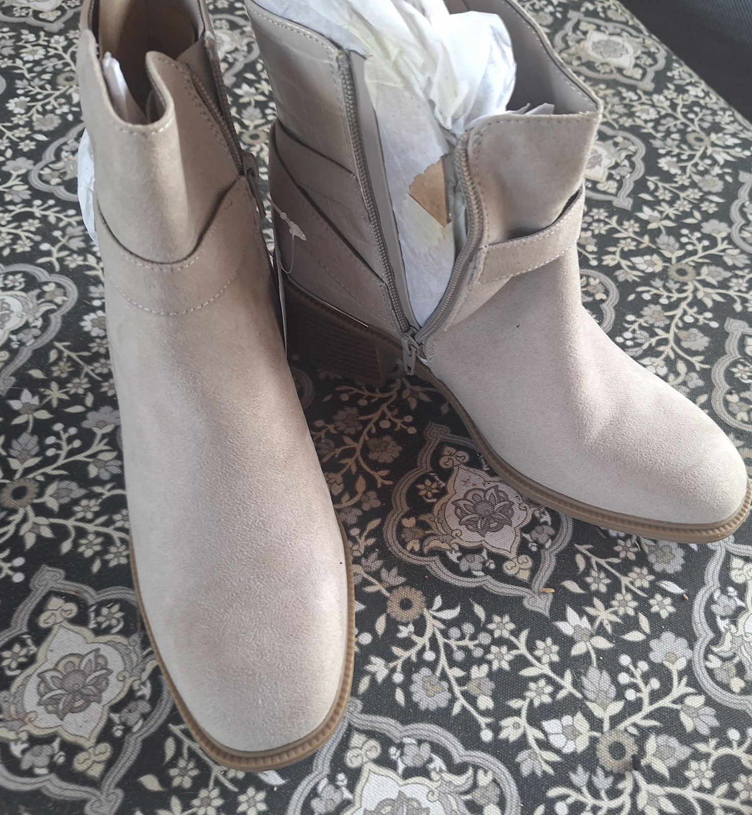 Liz Claiborne Ladies Emberly Stacked Heel Chelsea Beige Boots Size 9M, 9.5M, 10M