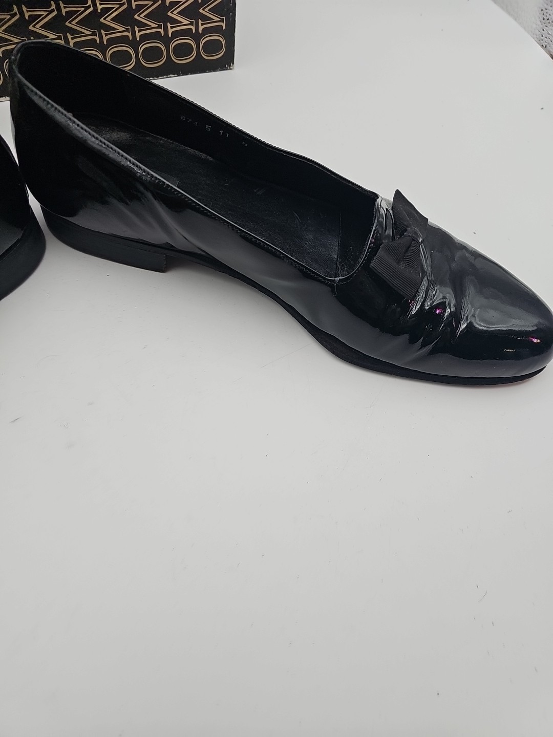 Pre-owned excellent. Made in Italy. Formal bow. 11