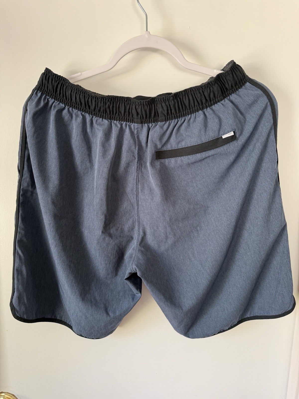Vuori Mens Medium Performance Shorts Blue Heather 4-Way Stretch Zip Pocket