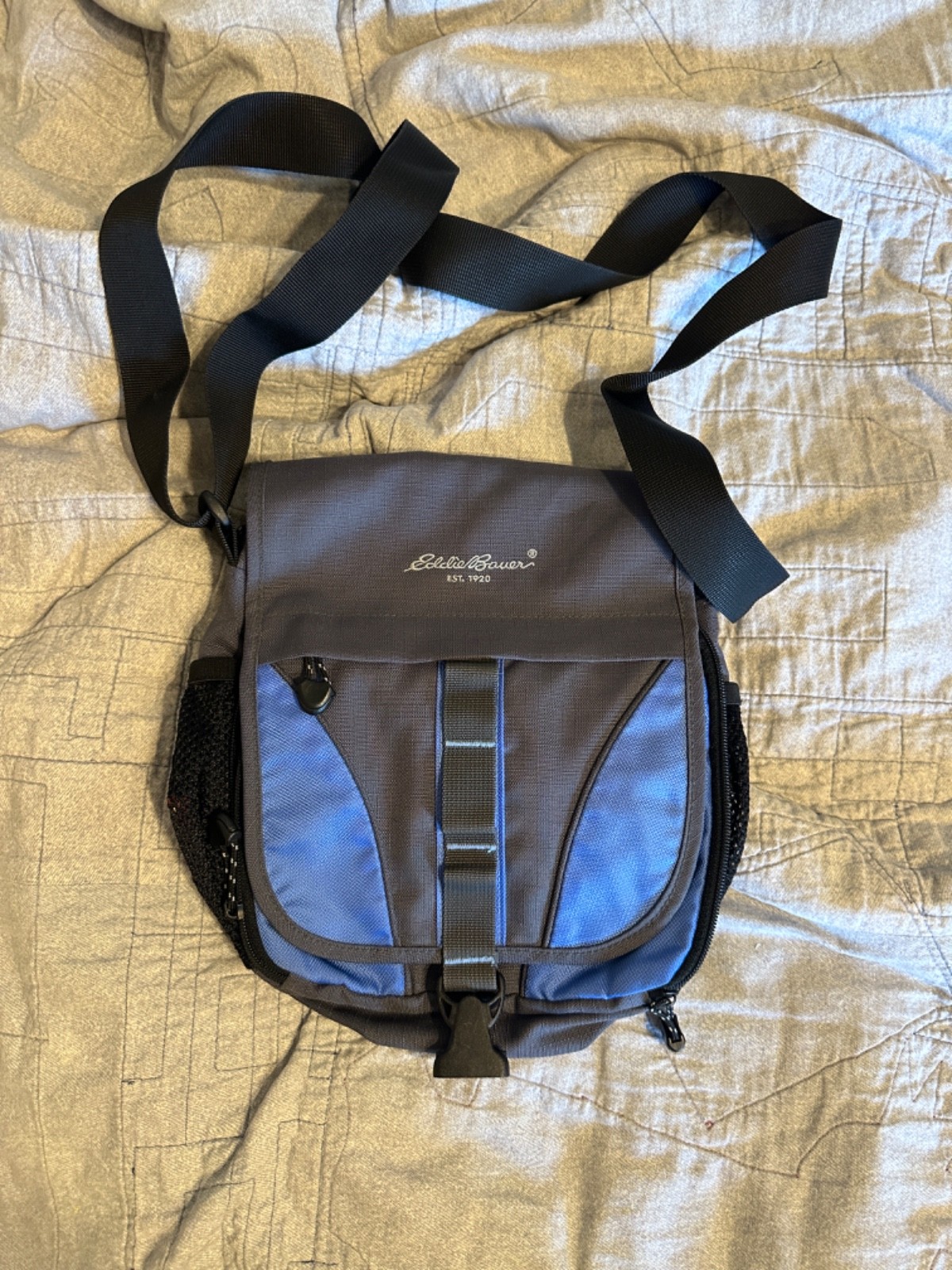 NWT Eddie Bauer cross body bag blue and black with multiple compartments.