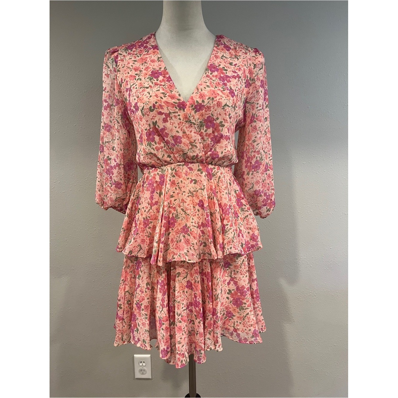 DO+BE Floral Pink Tiered V-Neck Dress size small NWT