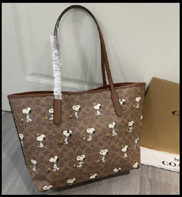 COACH CBJ89 City Tote Bag PEANUTS Snoopy Signature Coated Canvas Outlet New SMM