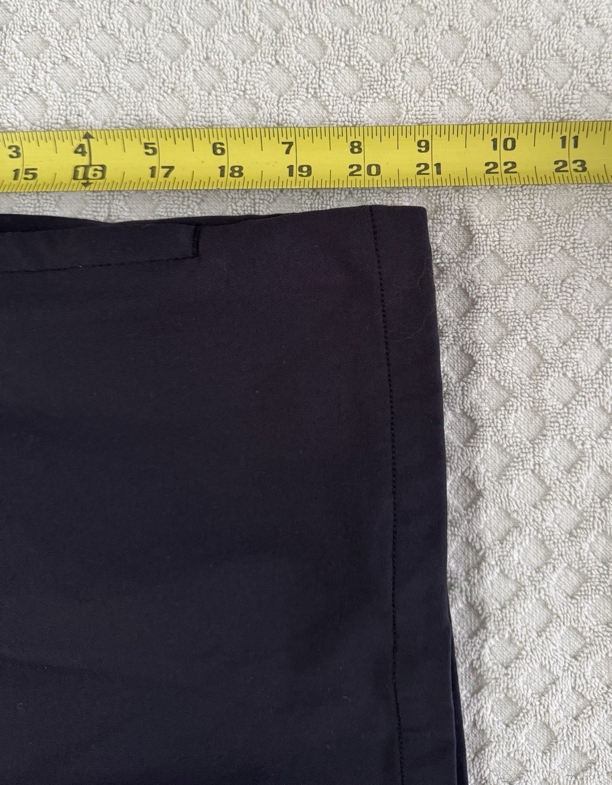 686 Everywhere Hybrid Short Relaxed Fit Size 34 Navy Blue 11” Inseam 10 Pockets